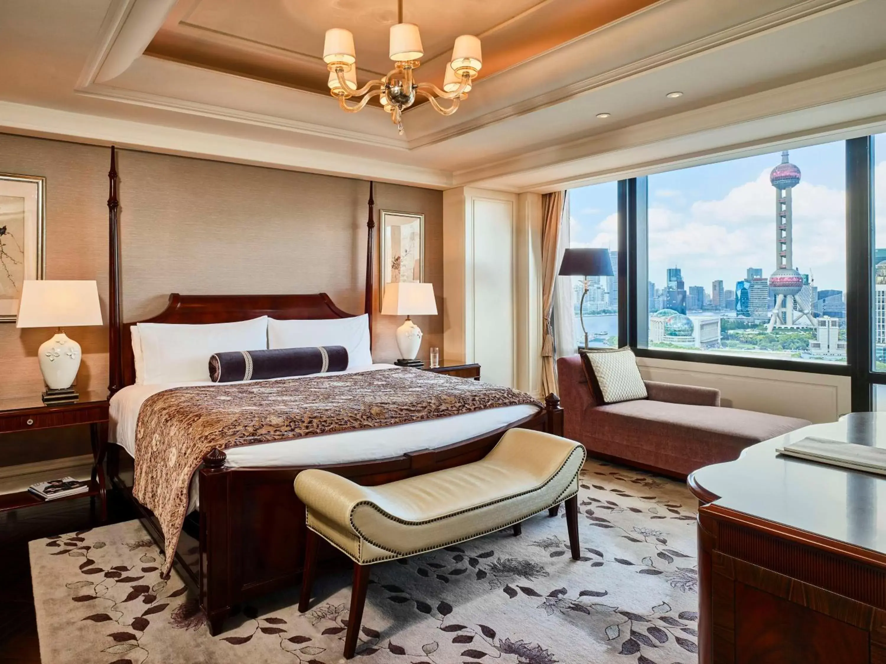 View (from property/room), Bed in Waldorf Astoria Shanghai on the Bund