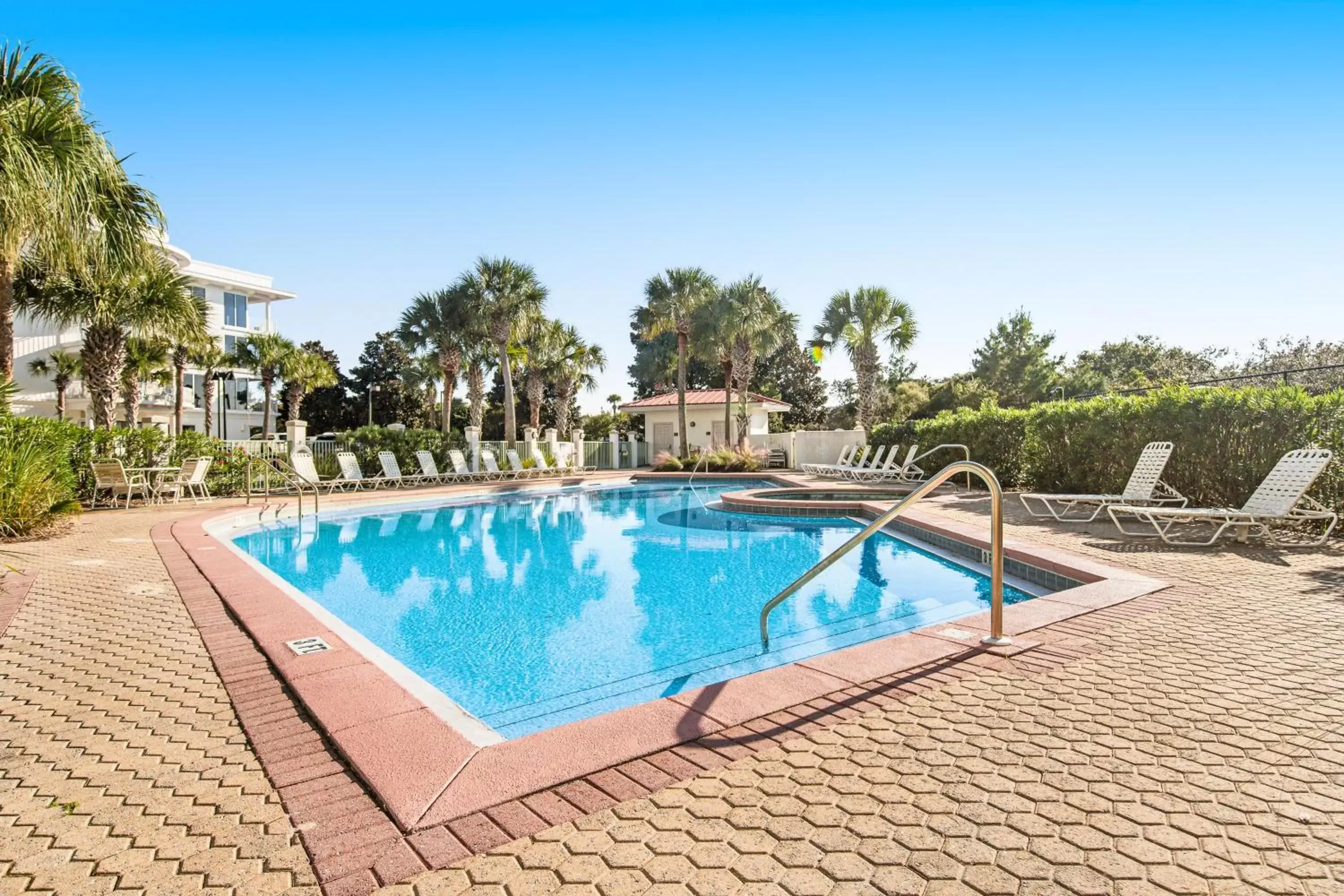 Swimming Pool in Inn at Seacrest 403