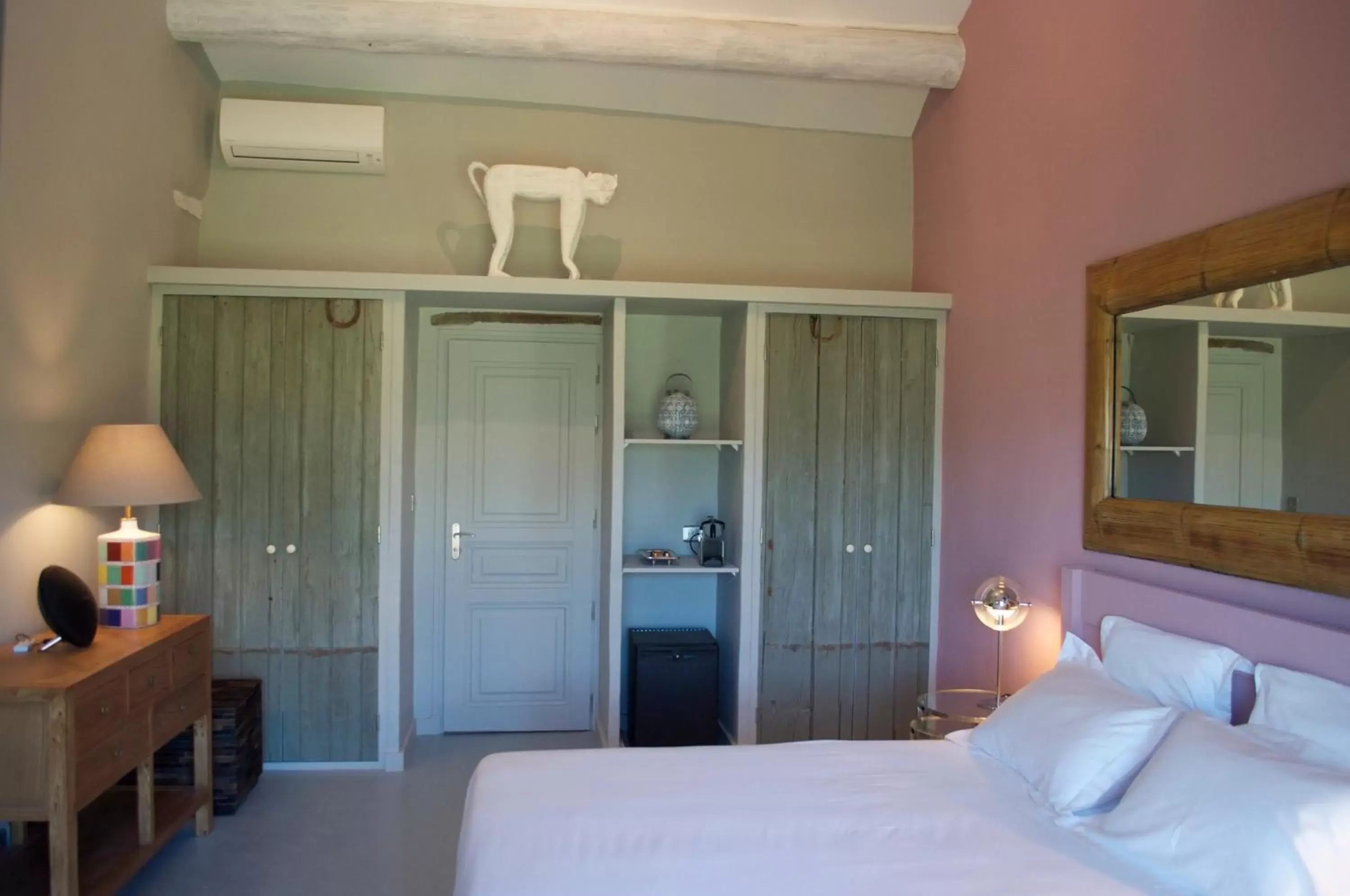 Bedroom, Room Photo in Hôtel La Maison de Crillon