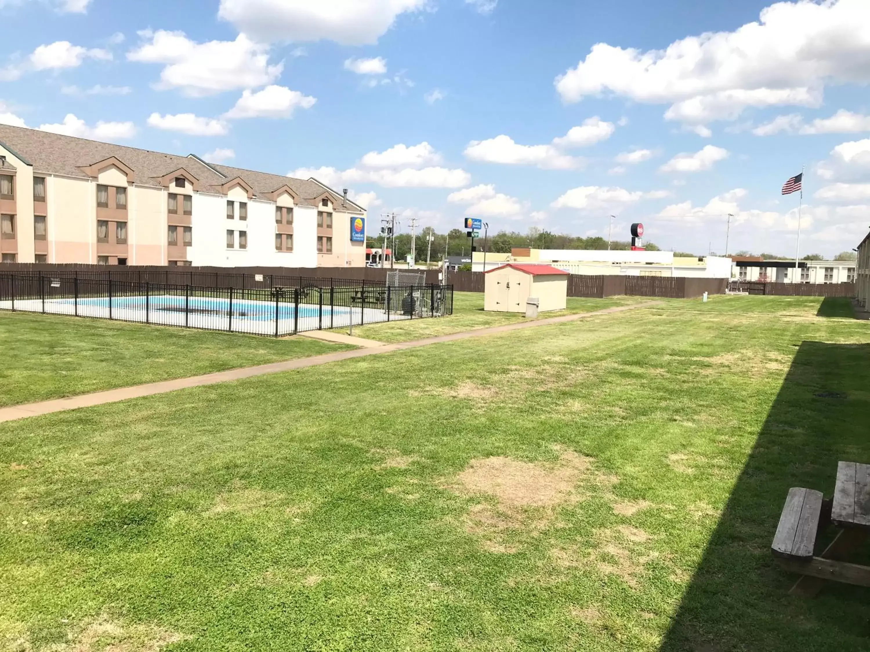 Garden, Property Building in Days Inn by Wyndham Joplin