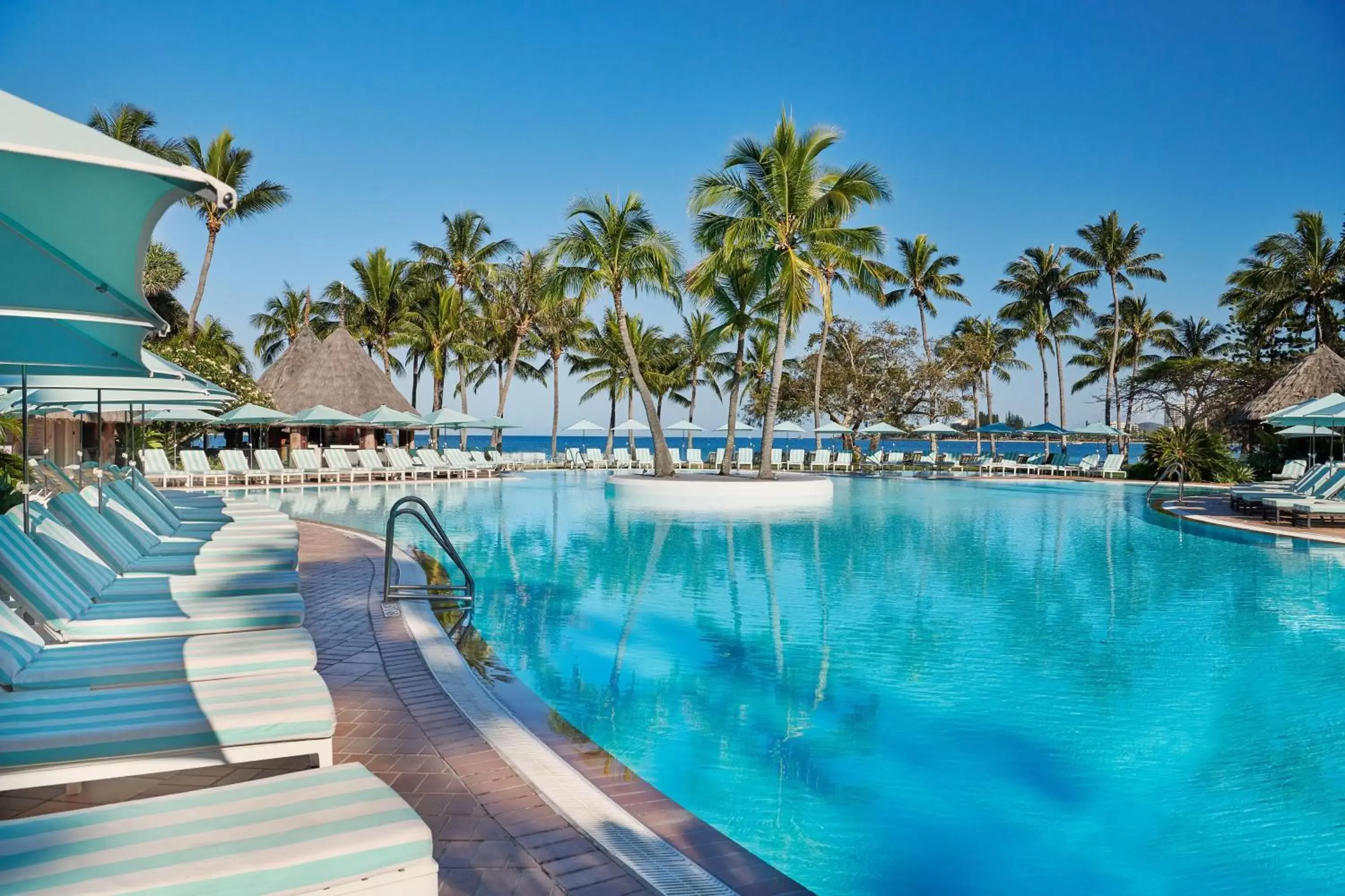 Swimming Pool in Le Méridien Nouméa Resort & Spa