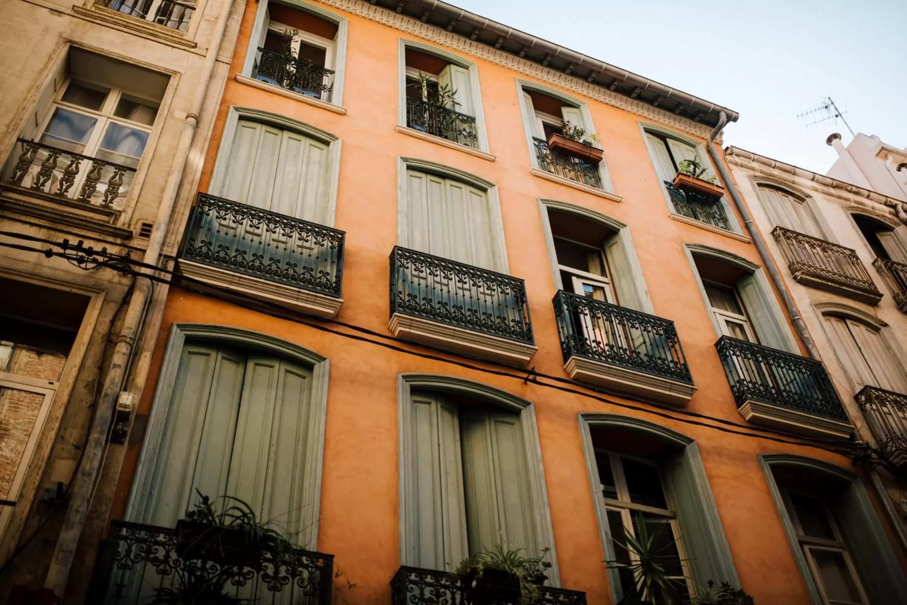 Facade/entrance, Property Building in La Suite Romantique avec Jacuzzi au Cœur de Perpignan