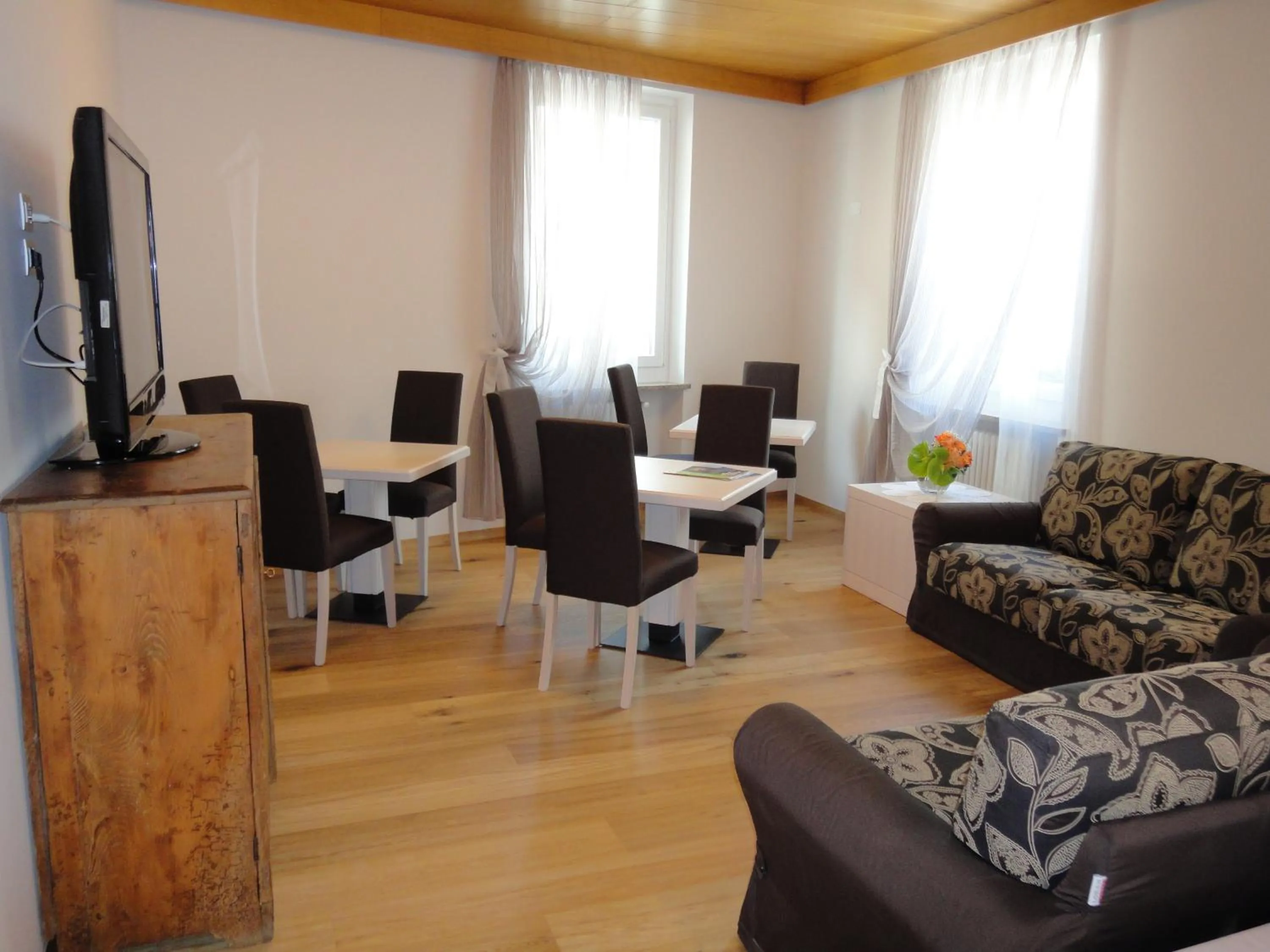 Communal lounge/ TV room in Albergo Tuenno