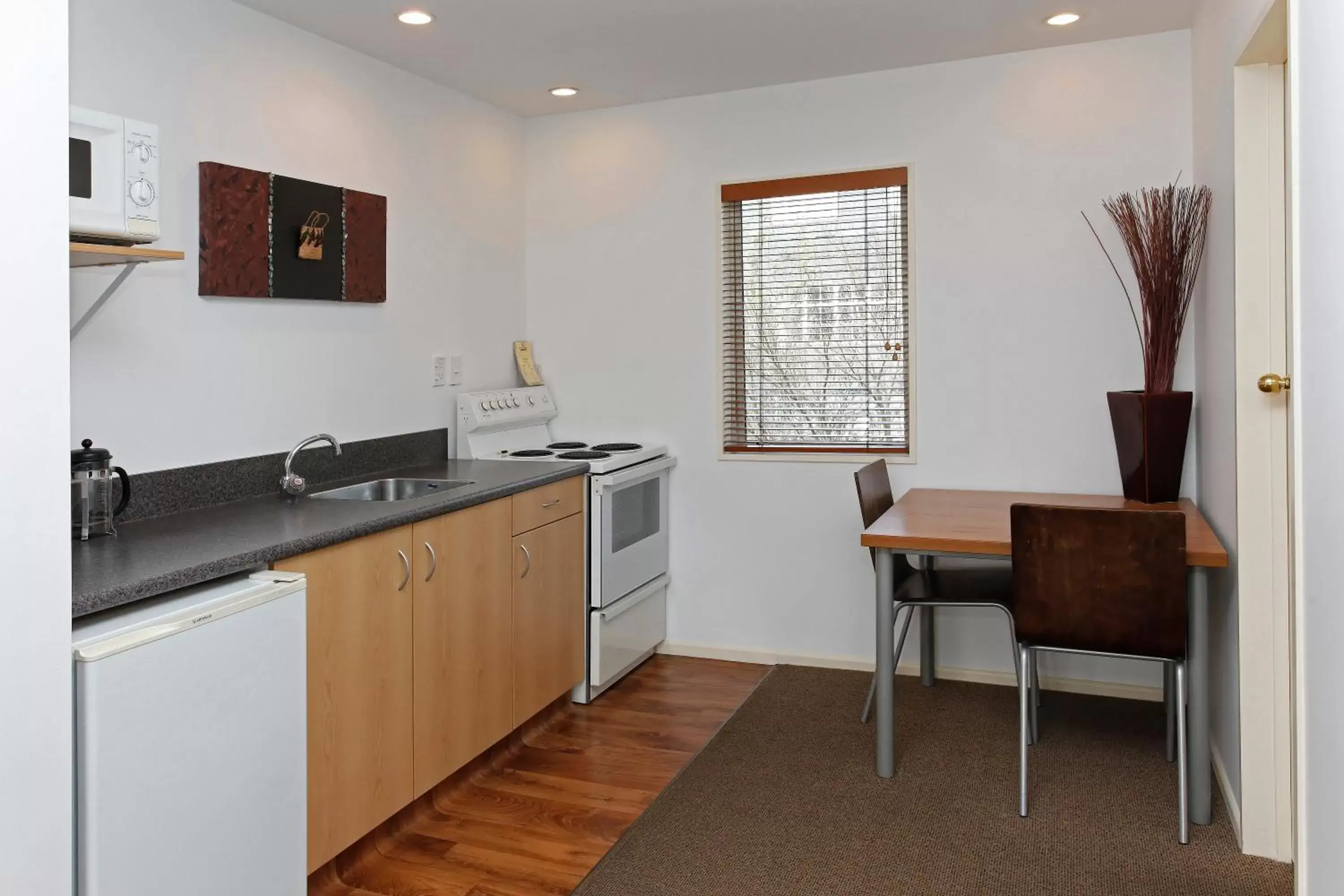 Day, Kitchen/Kitchenette in Casino Court Motor Lodge