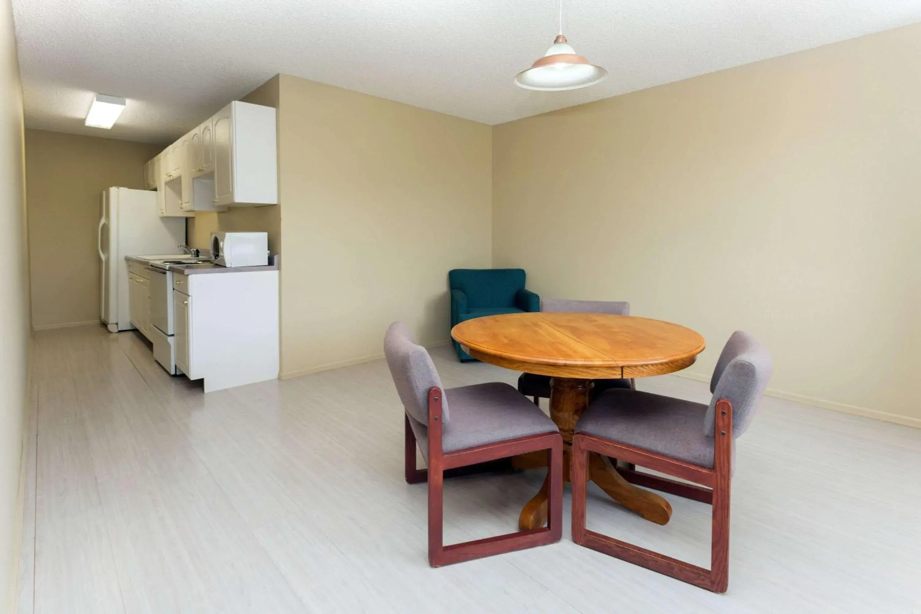 Restaurant/places to eat, Dining Area in Days Inn by Wyndham Colorado Springs Airport