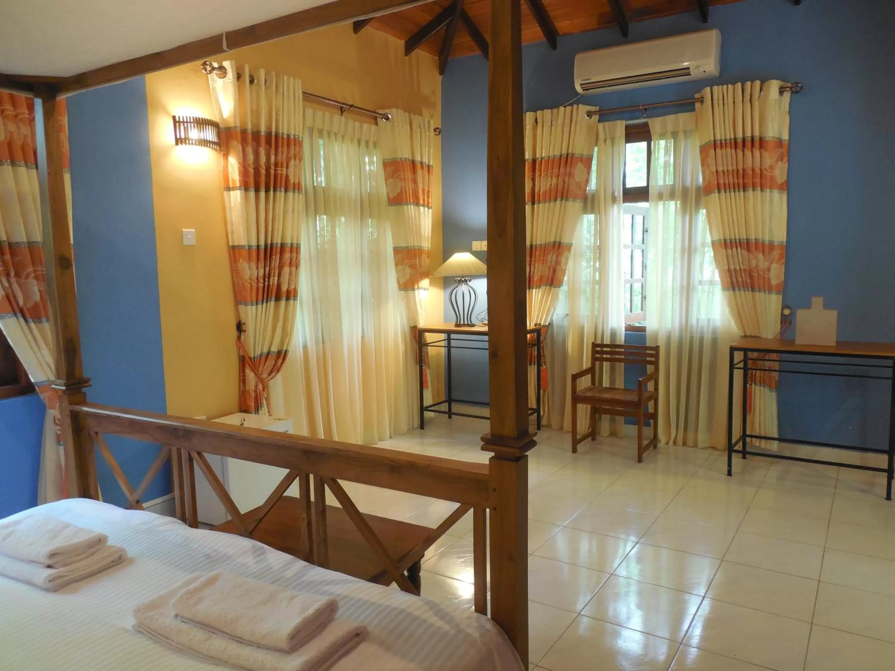 Photo of the whole room, Bed in Le leopard d 'argent