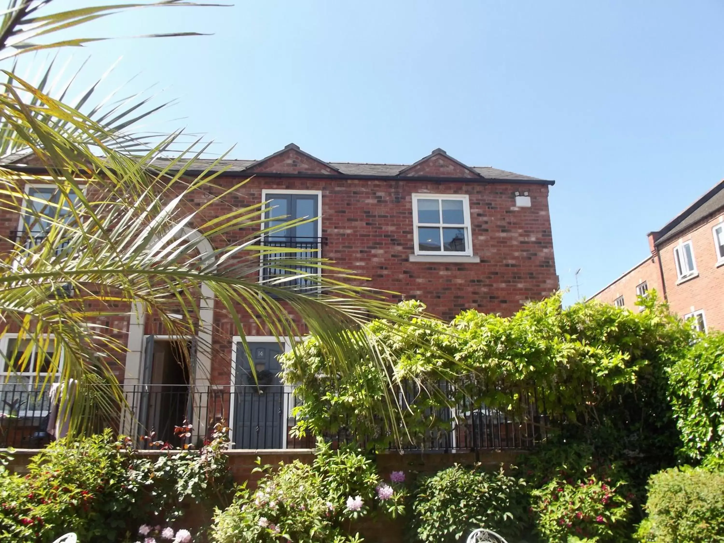 Property Building in Darwin's Townhouse