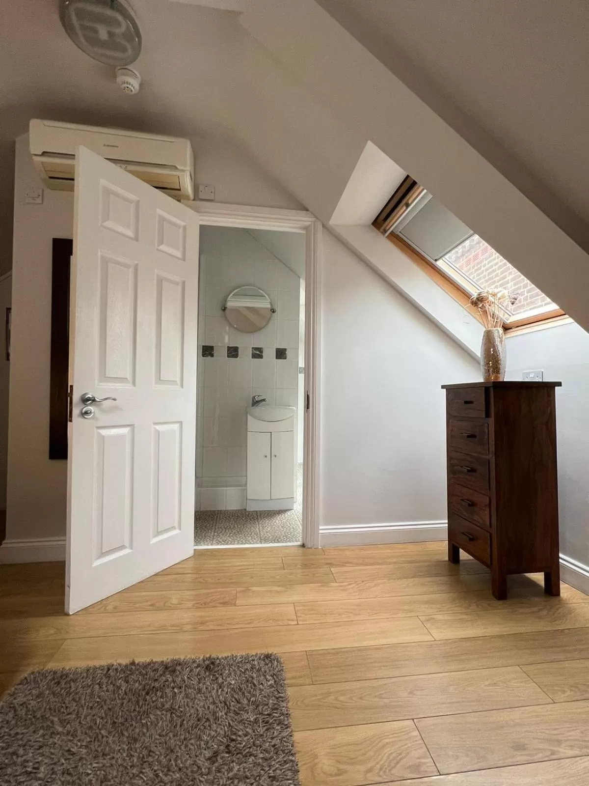 Bathroom in Leaside Hotel
