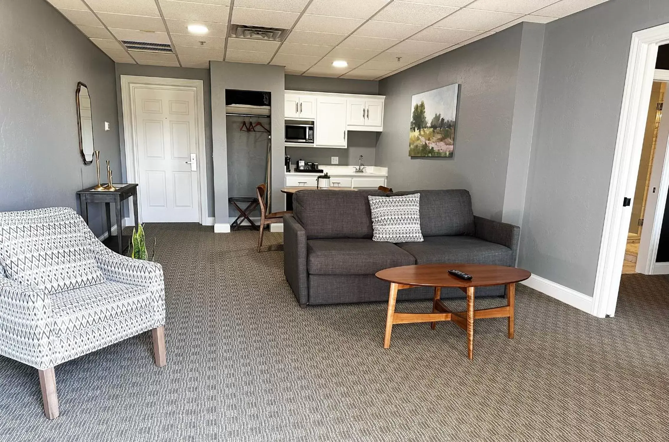 Kitchen or kitchenette, Seating Area in Inn at Amish Door