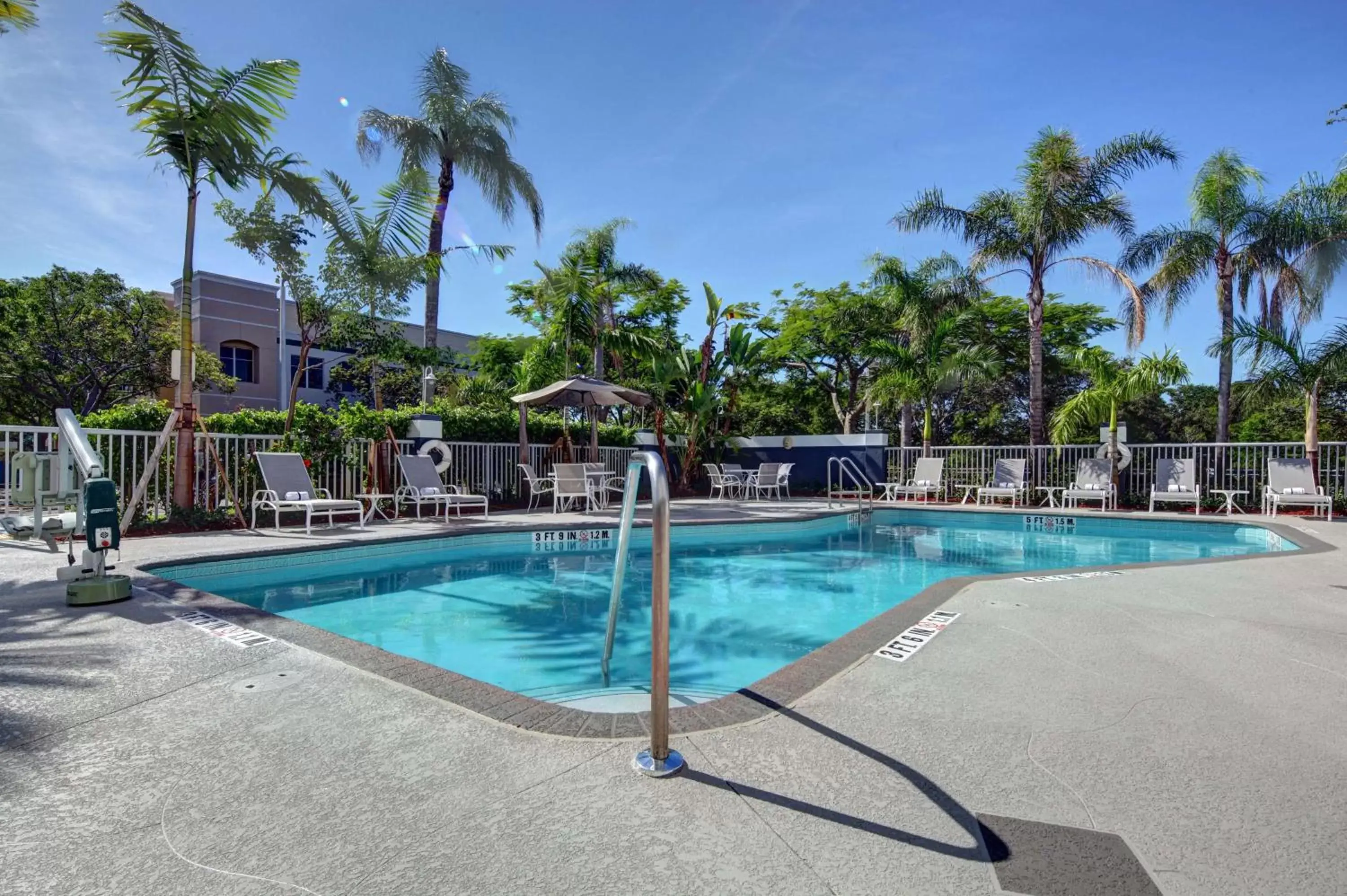 Swimming Pool in Hampton Inn Pembroke Pines