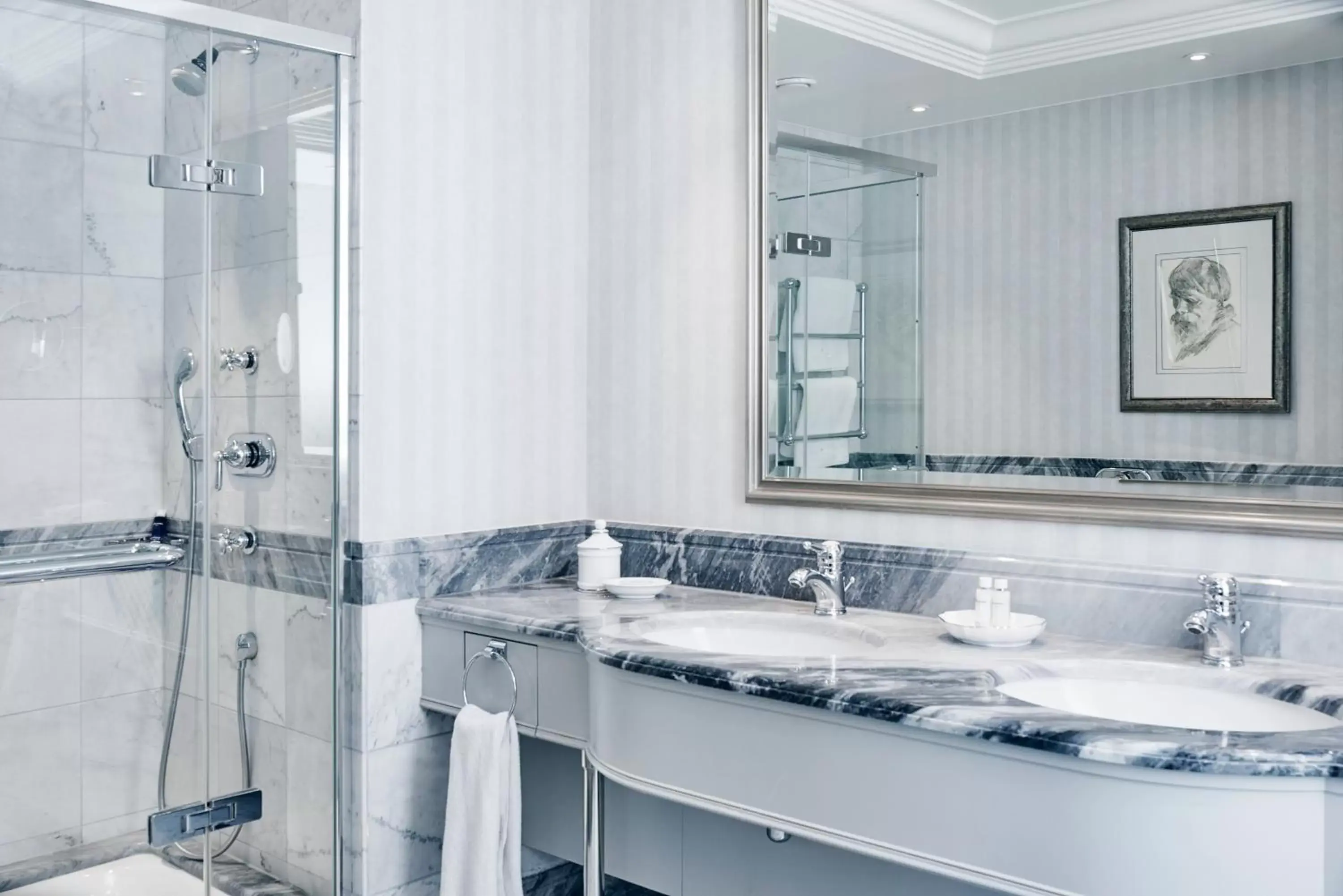 Shower, Bathroom in Hotel Kämp