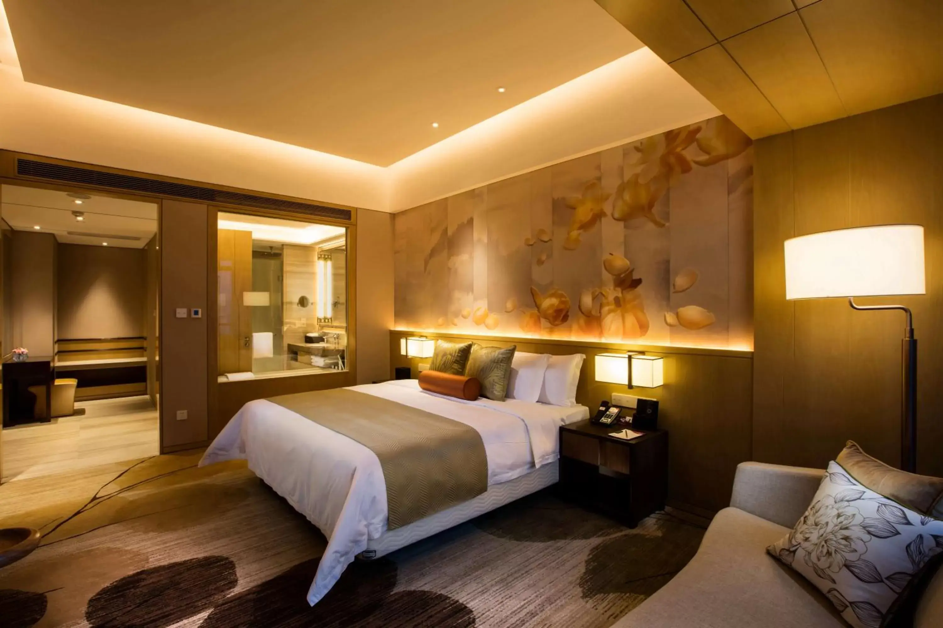 Bed in Crowne Plaza Fuzhou Riverside, an IHG Hotel