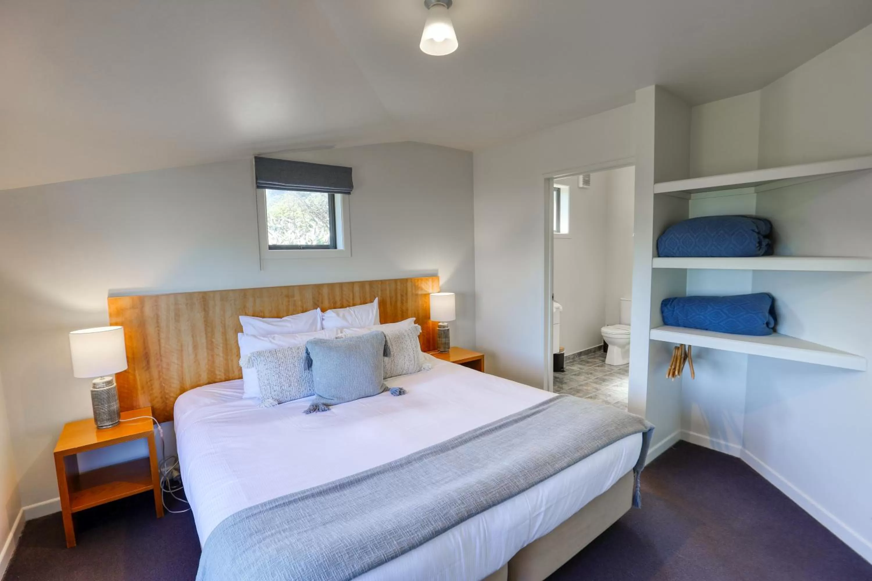 Bedroom, Bed in Castaways Resort