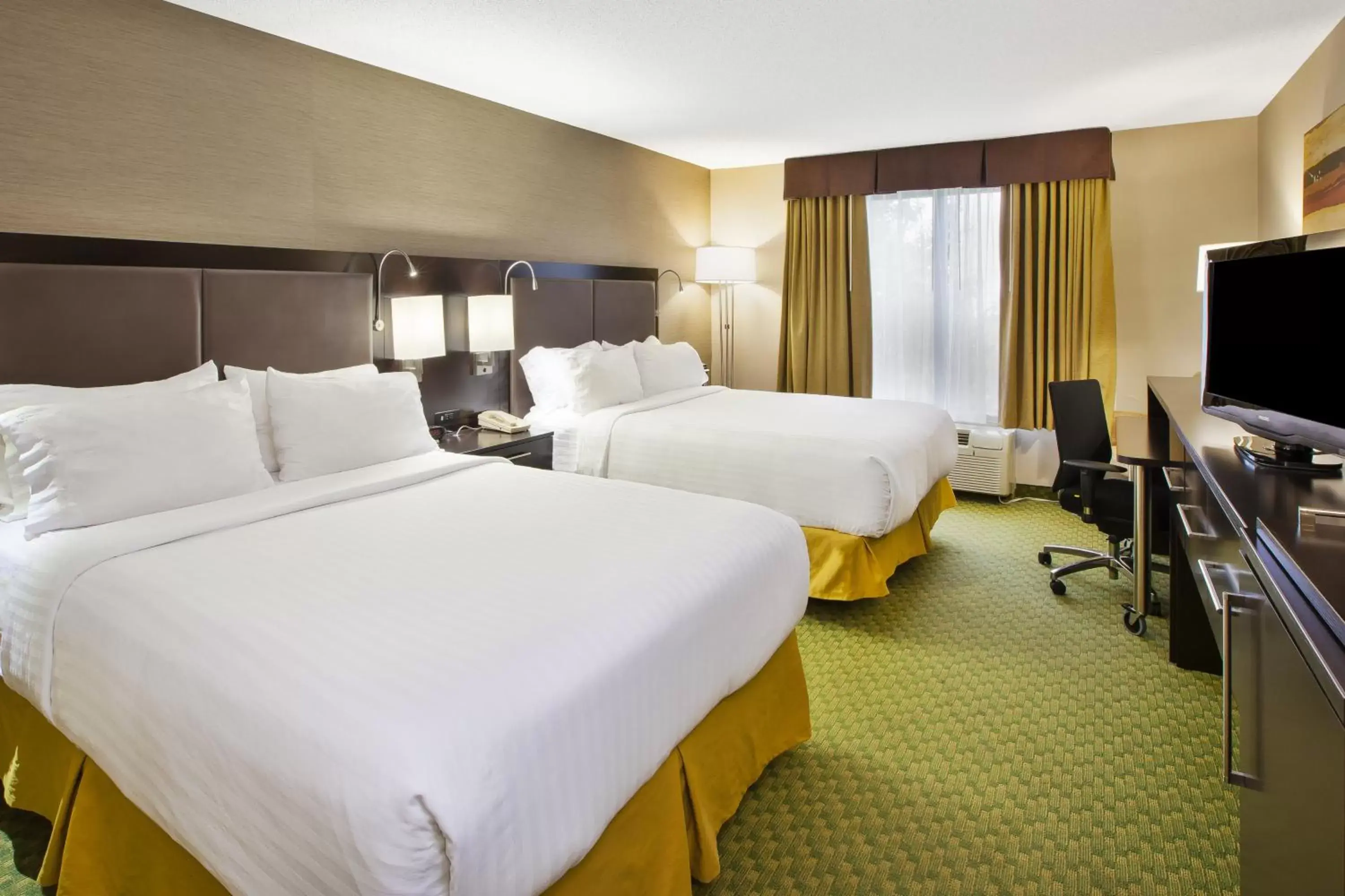 Photo of the whole room, Bed in Holiday Inn Express Hotel & Suites Bryan-Montpelier, an IHG Hotel