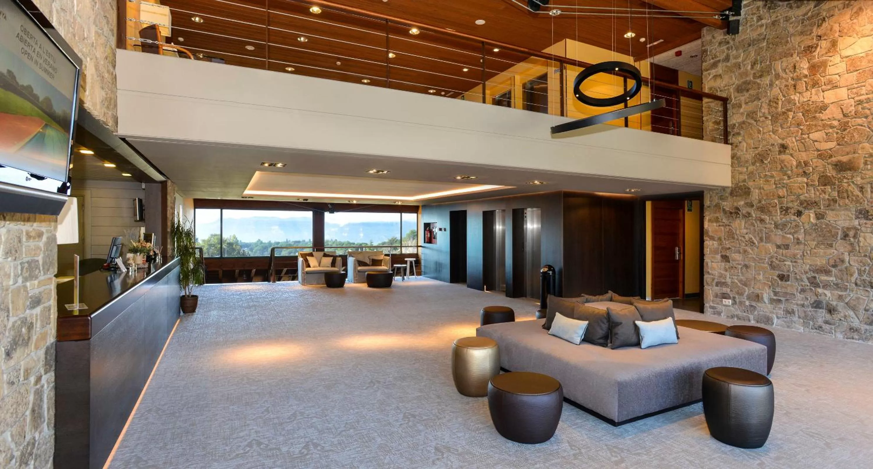 Communal lounge/ TV room in Montanyà