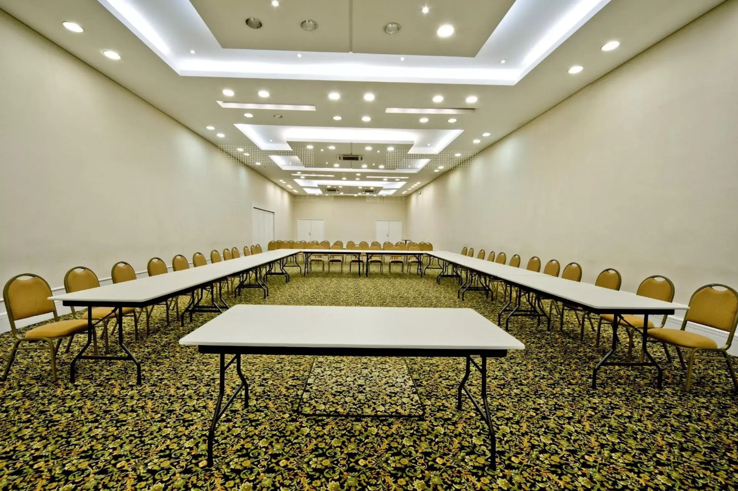 Business facilities, Business Area/Conference Room in Nacional Inn Curitiba Torres