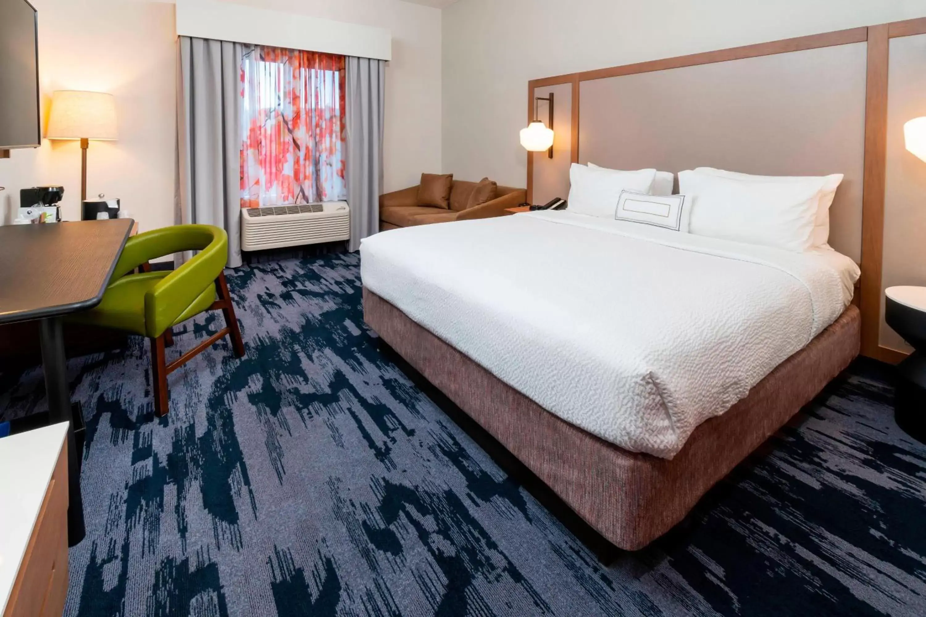 Photo of the whole room, Bed in Fairfield Inn & Suites Bend Downtown