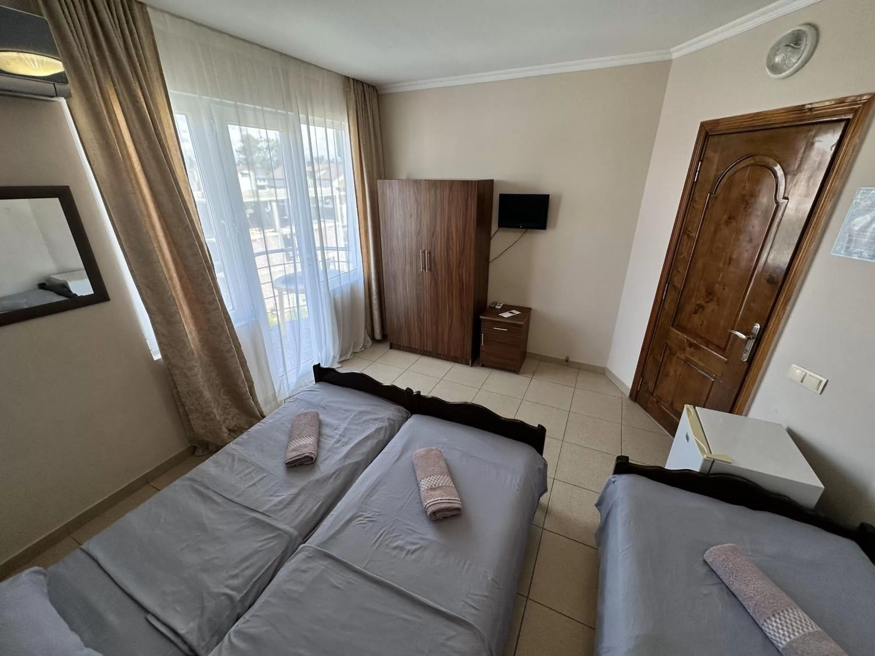 Photo of the whole room, Bed in National+