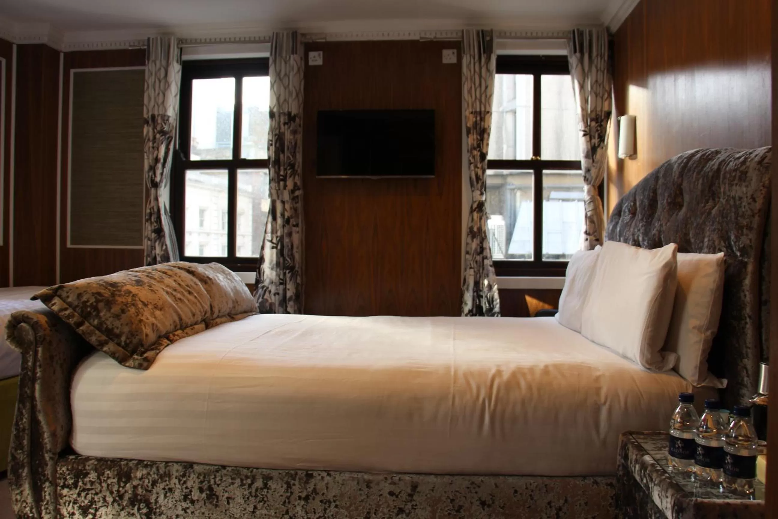 Other, Bed in Cheshire Hotel Central London