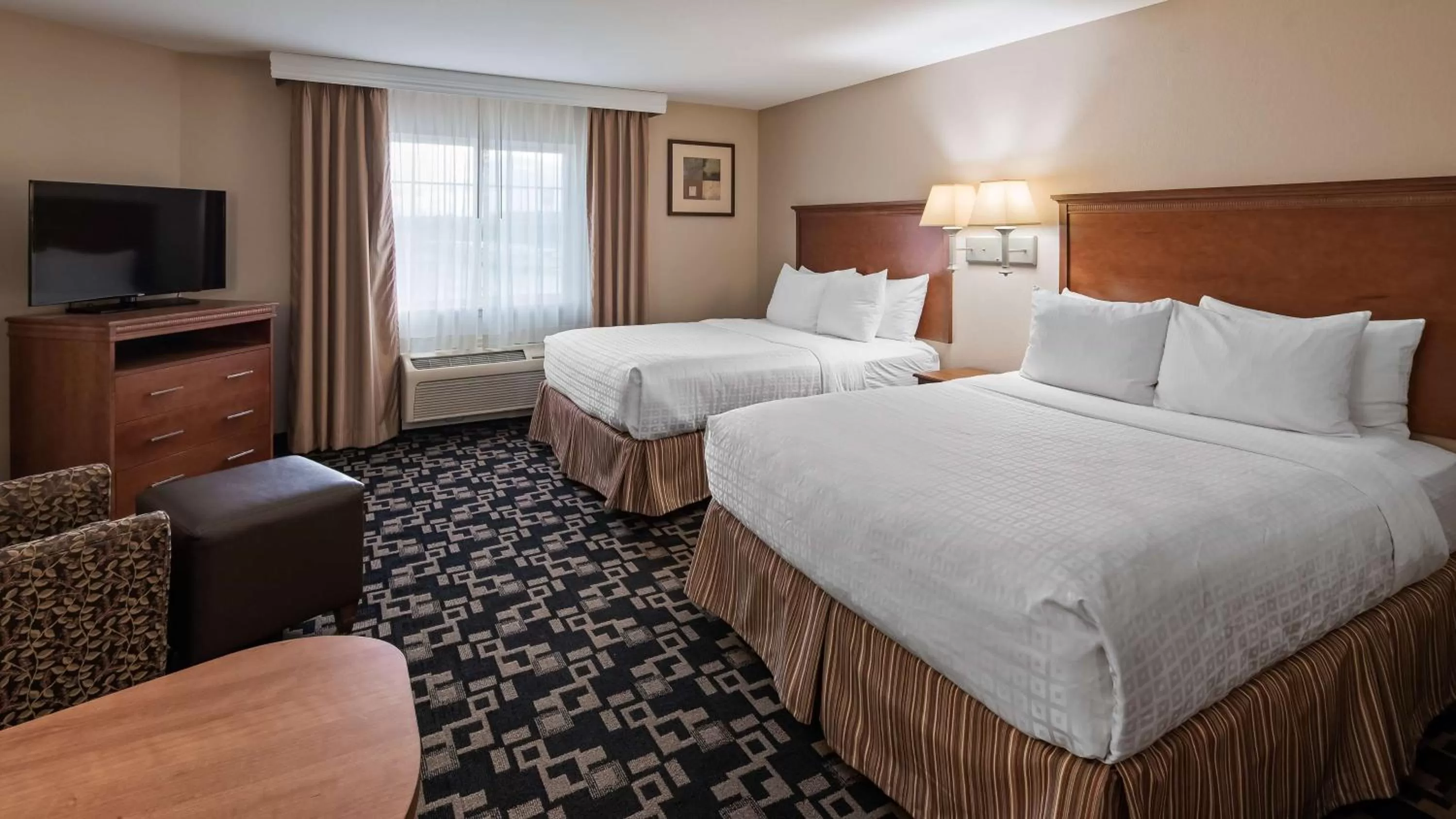 Photo of the whole room, Bed in Best Western Plus Wausau-Rothschild Hotel