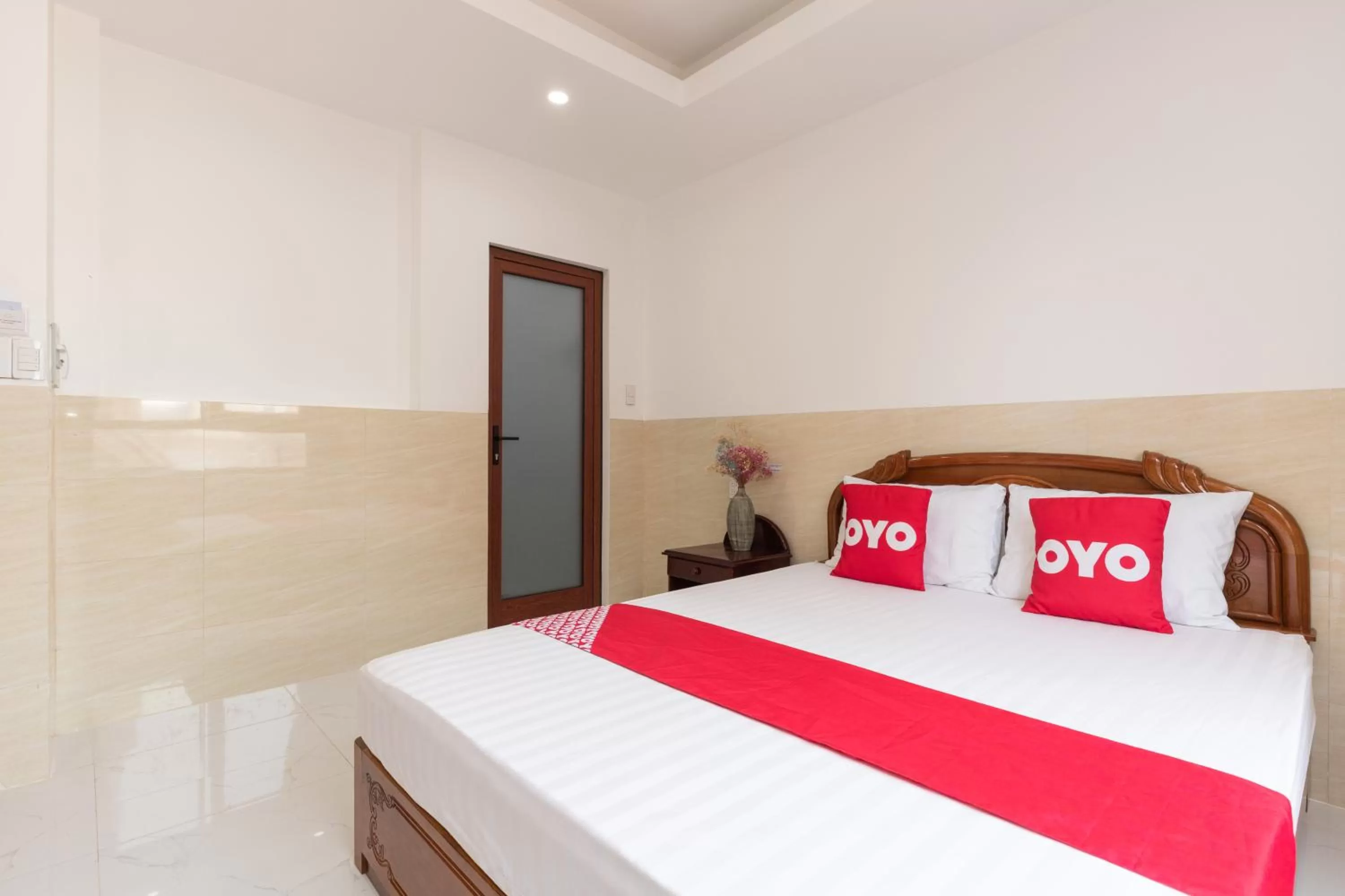 Photo of the whole room, Bed in Lien Thuy Hotel