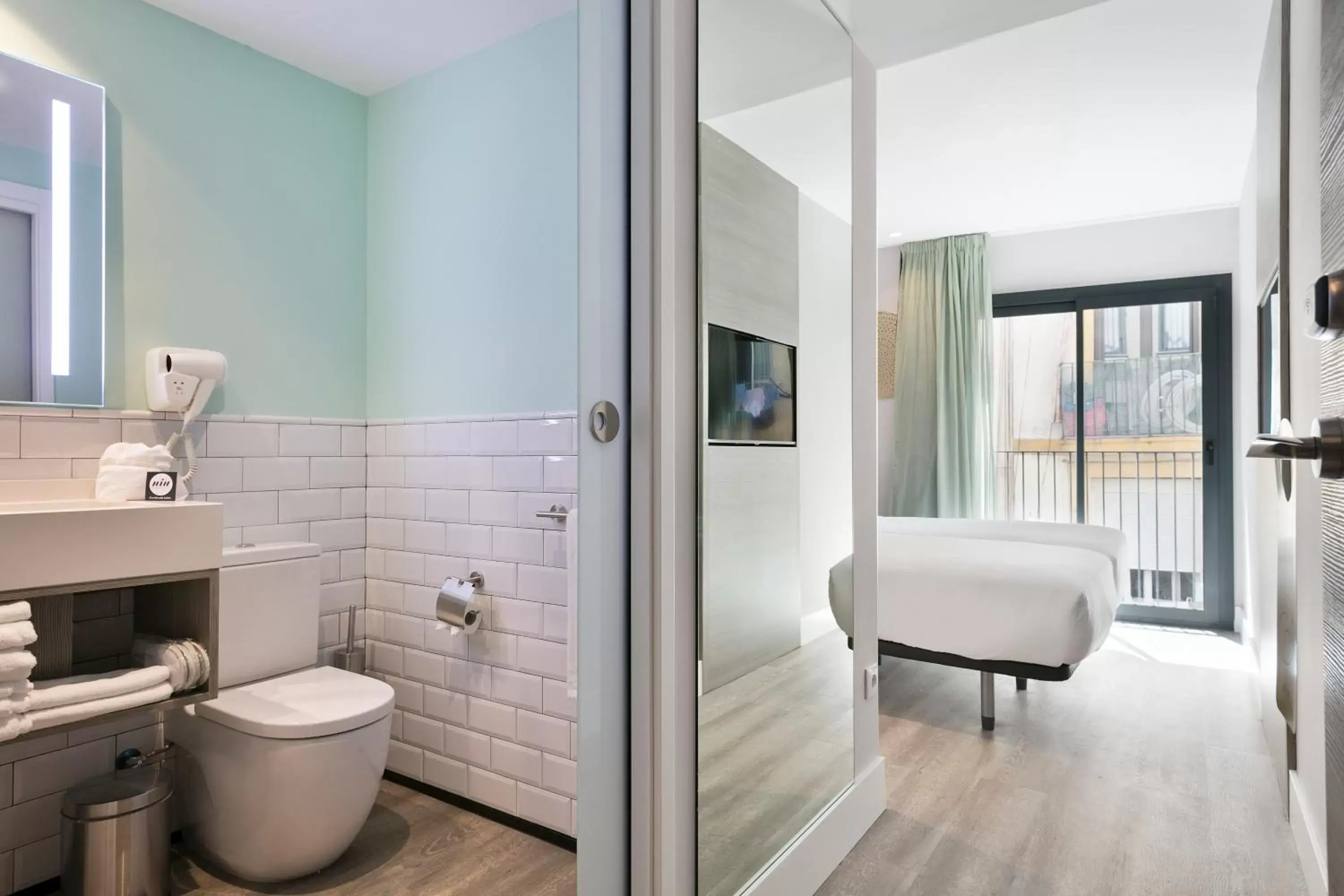 Bathroom in Niu Barcelona Hotel
