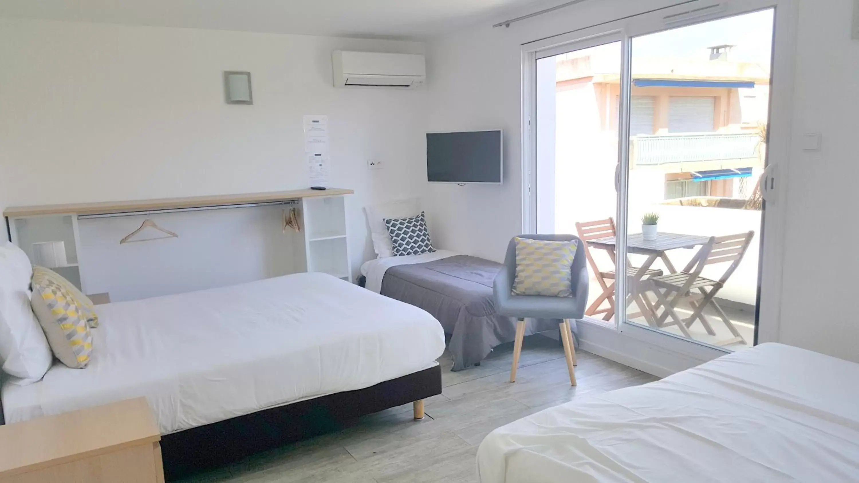Bed in Hotel Sable Et Soleil - Port, Plage et spa