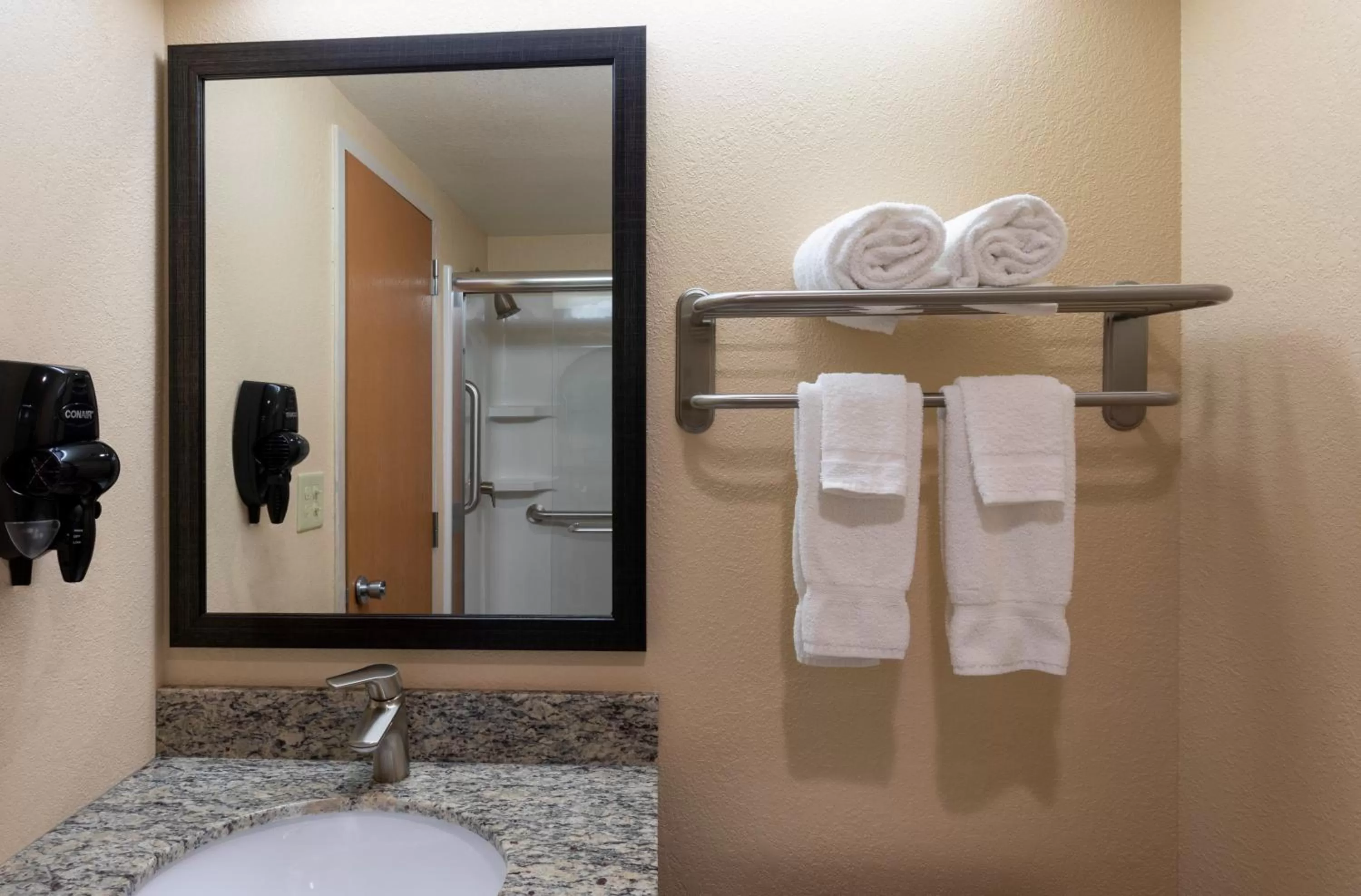 Executive King in GuestHouse Inn & Suites Rochester