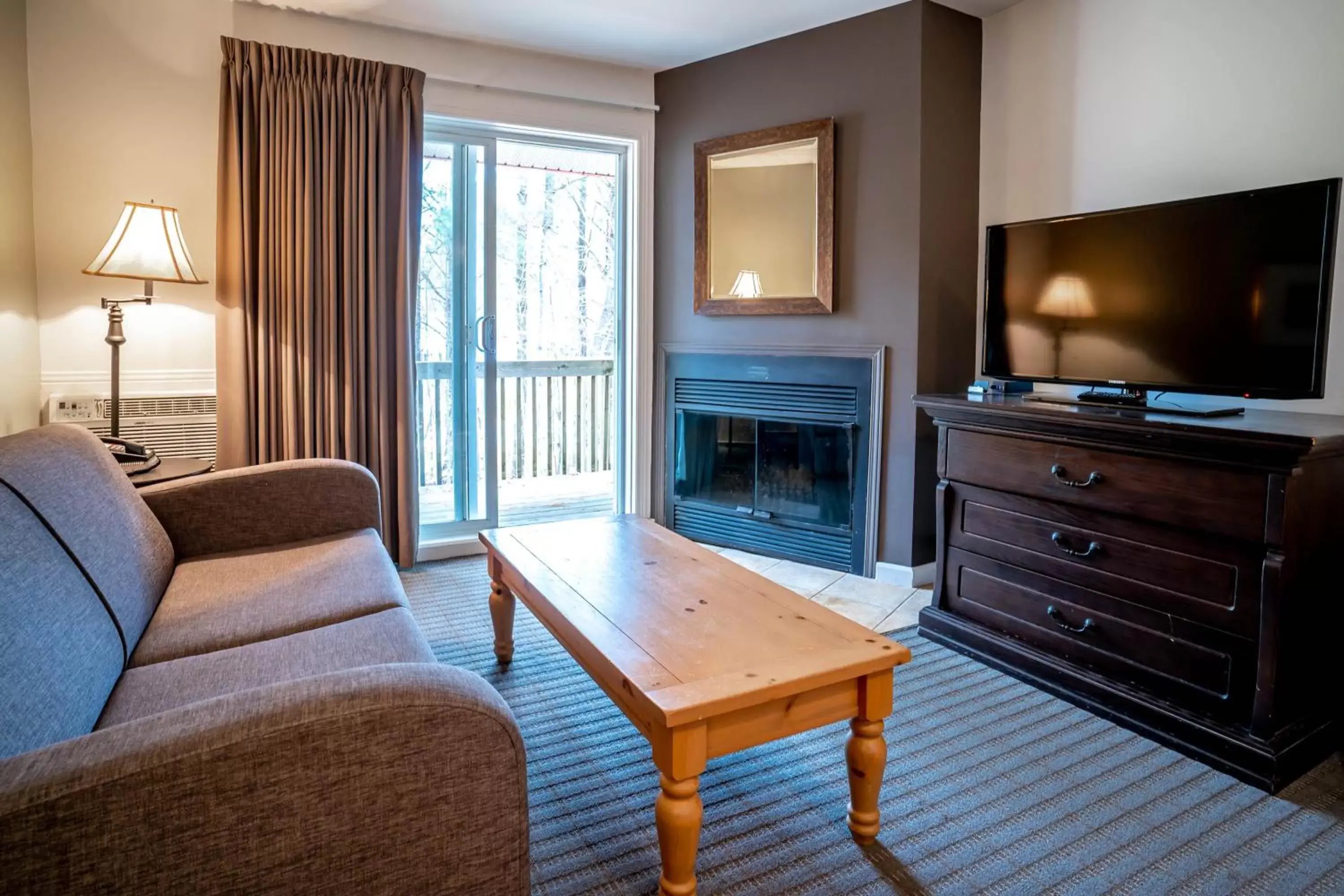 Living room, TV/Entertainment Center in Hôtel Chéribourg