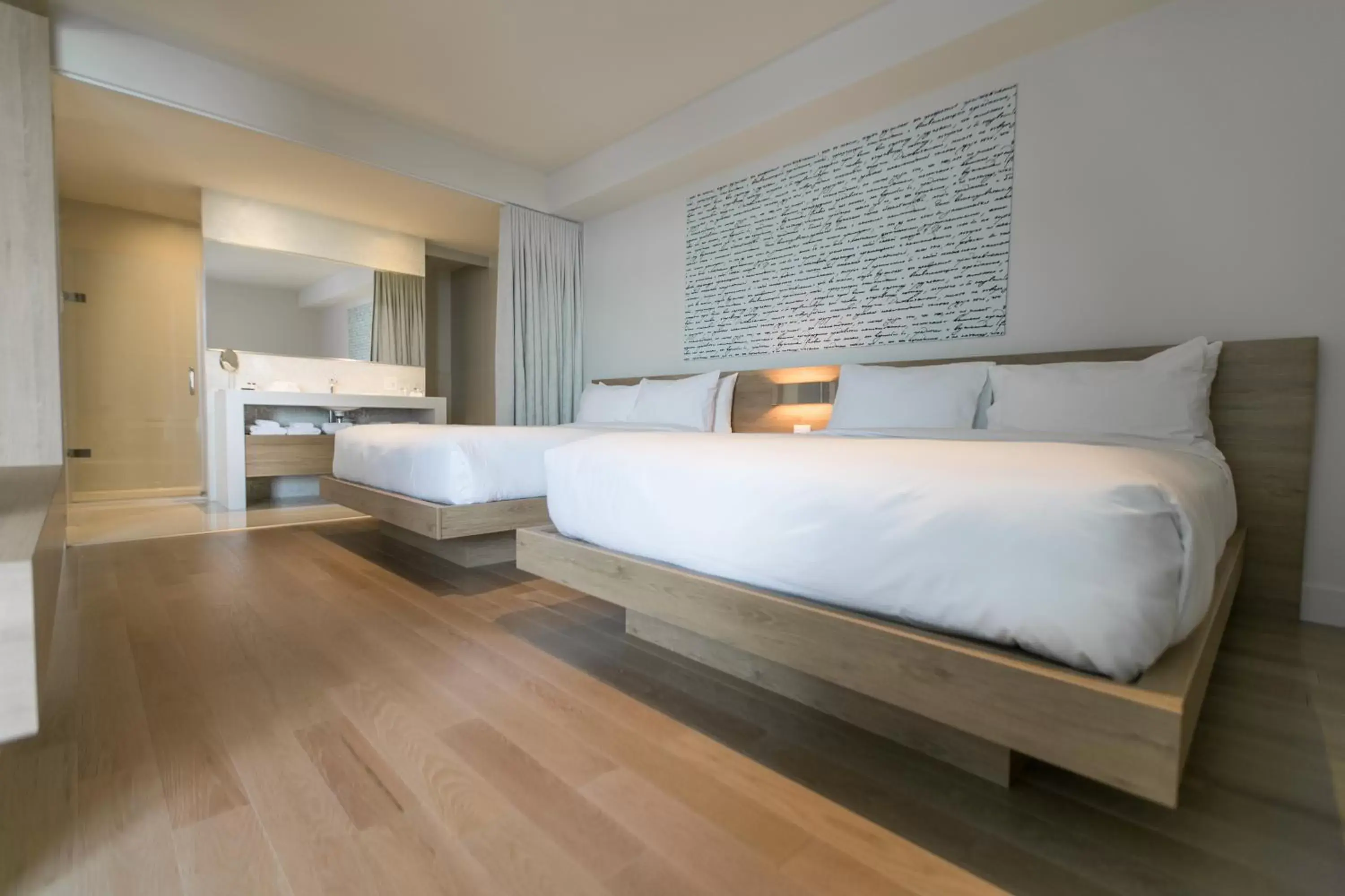 Junior Suite with Two Queen Beds Lake View in Hôtel du Domaine, centre de villégiature et de congrès Junior Suite with Two Queen Beds Lake View in Hôtel du Domaine, centre de villégiature et de congrès