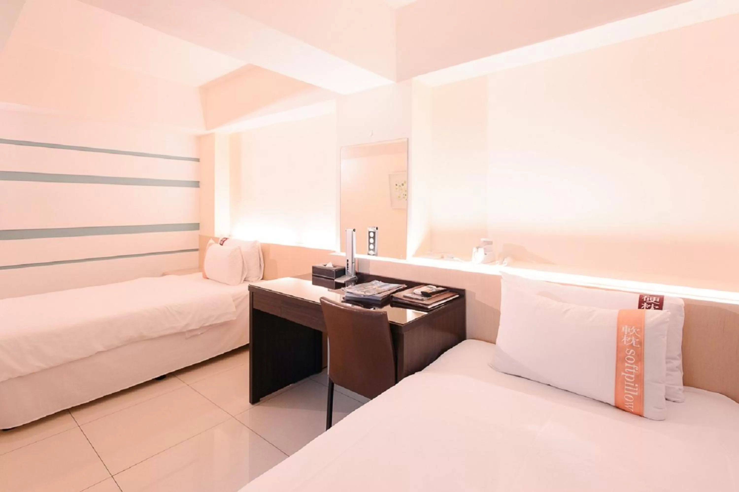 Photo of the whole room, Bed in Kiwi Express Hotel - Kaohsiung Station