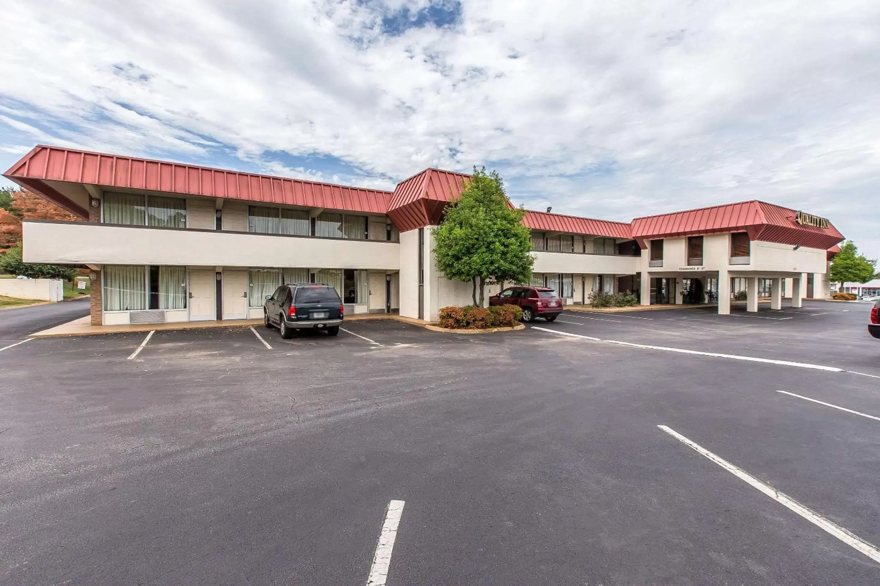 Property Building in Quality Inn Easley