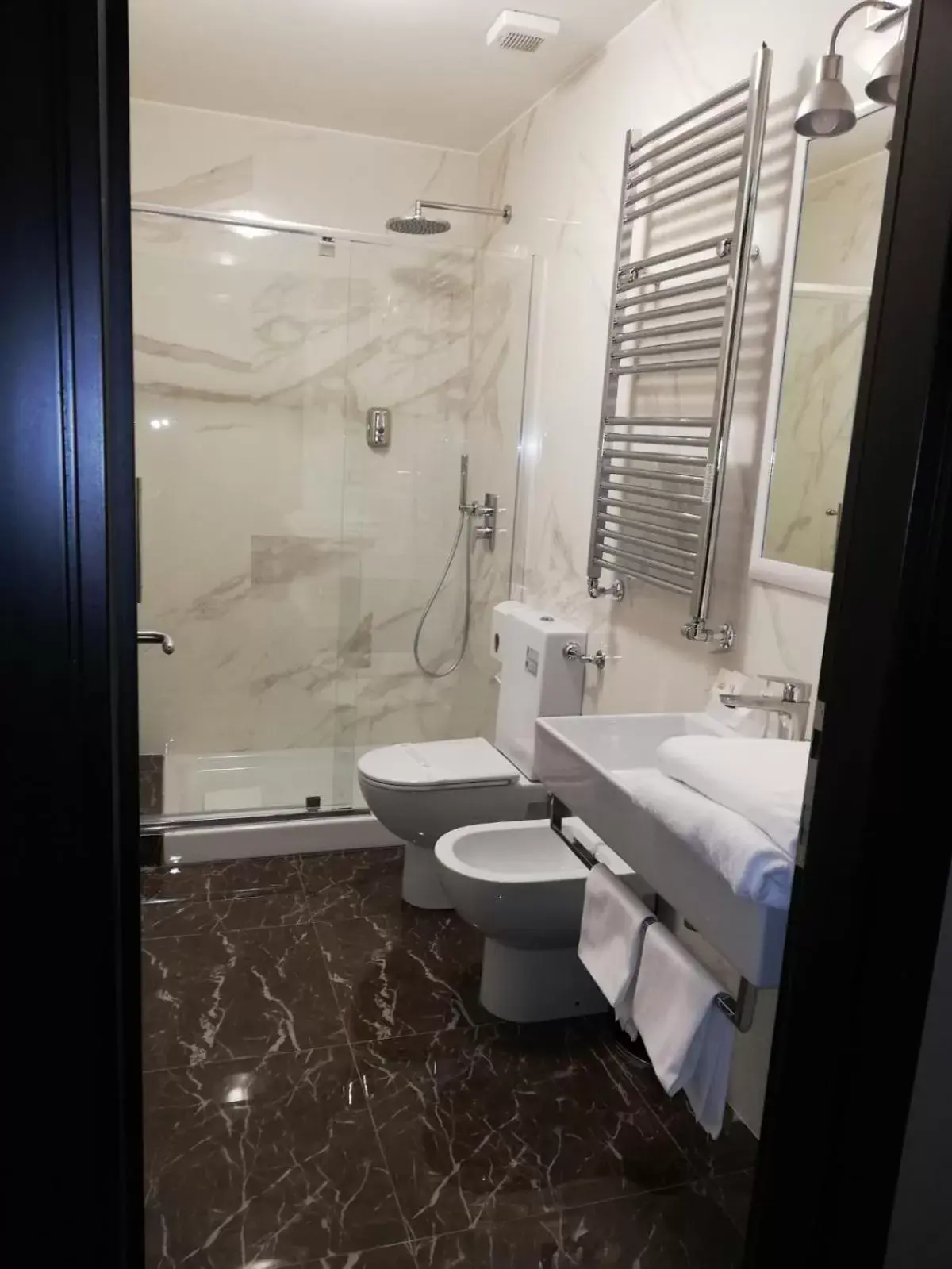 Shower, Bathroom in Hotel Virgilio