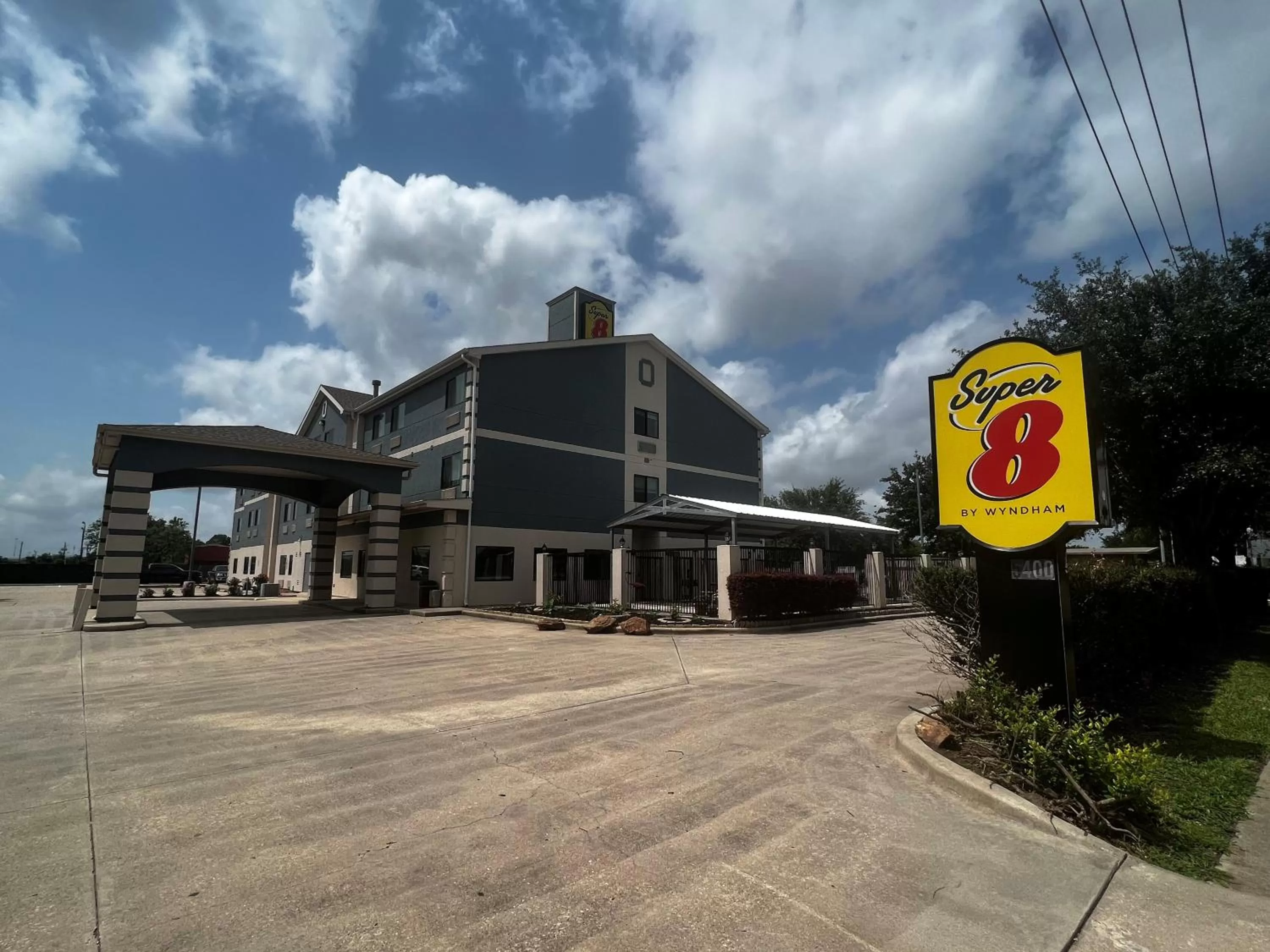 Property building in Super 8 by Wyndham Pasadena