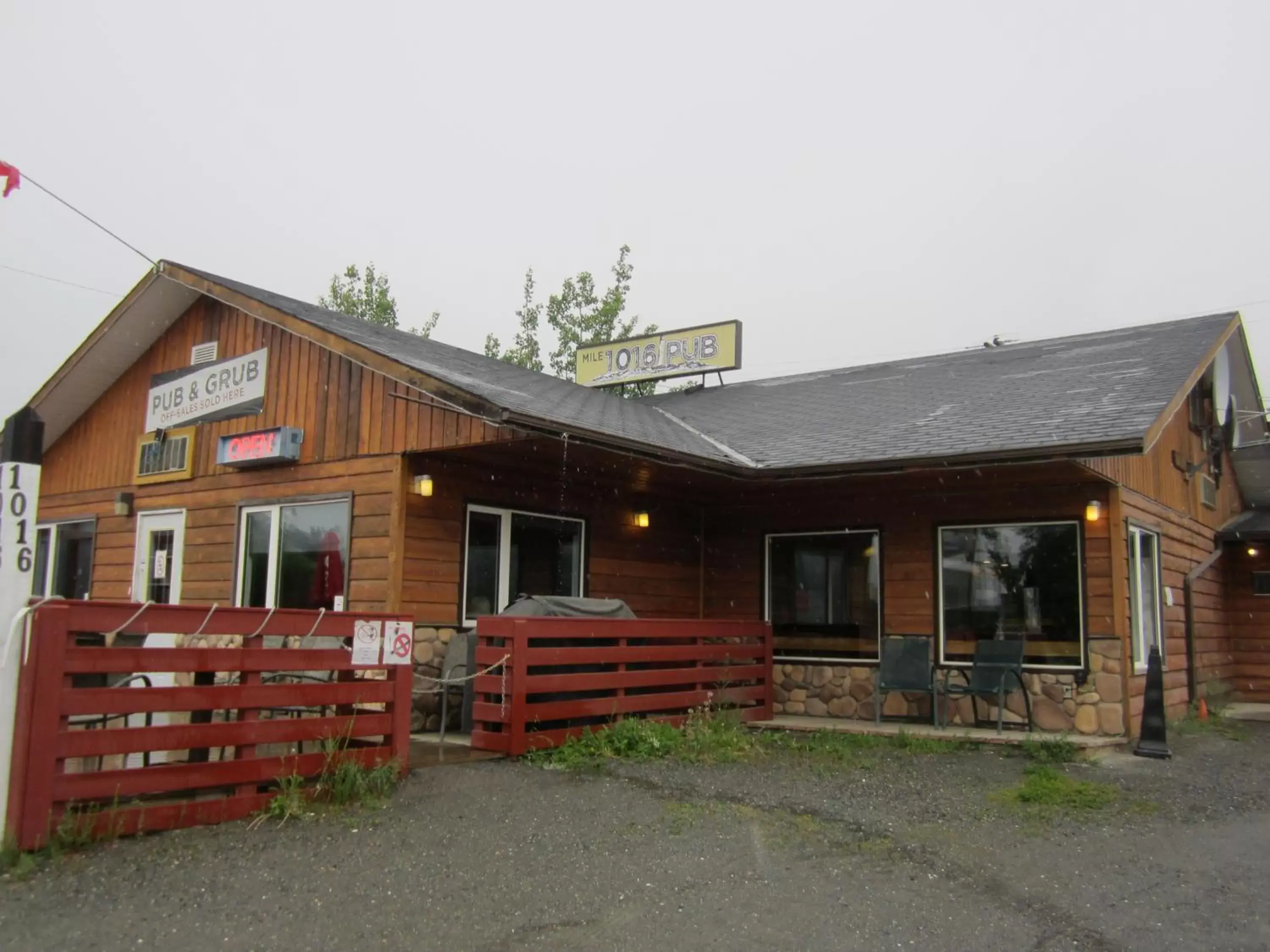 Restaurant/places to eat, Property Building in Alcan Motor Inn