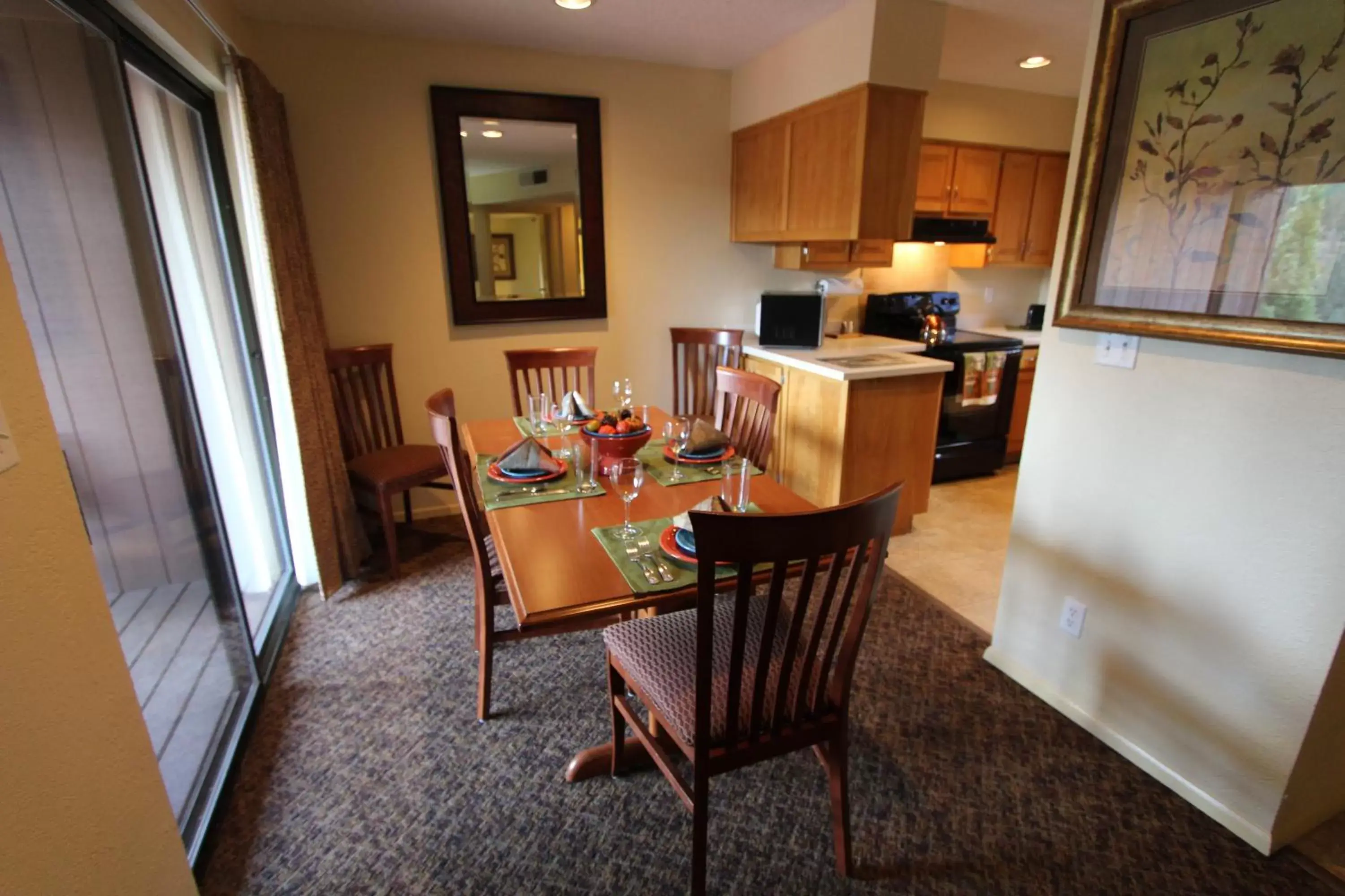 Dining area, Seating Area in Crown Point Resort, by VRI Americas