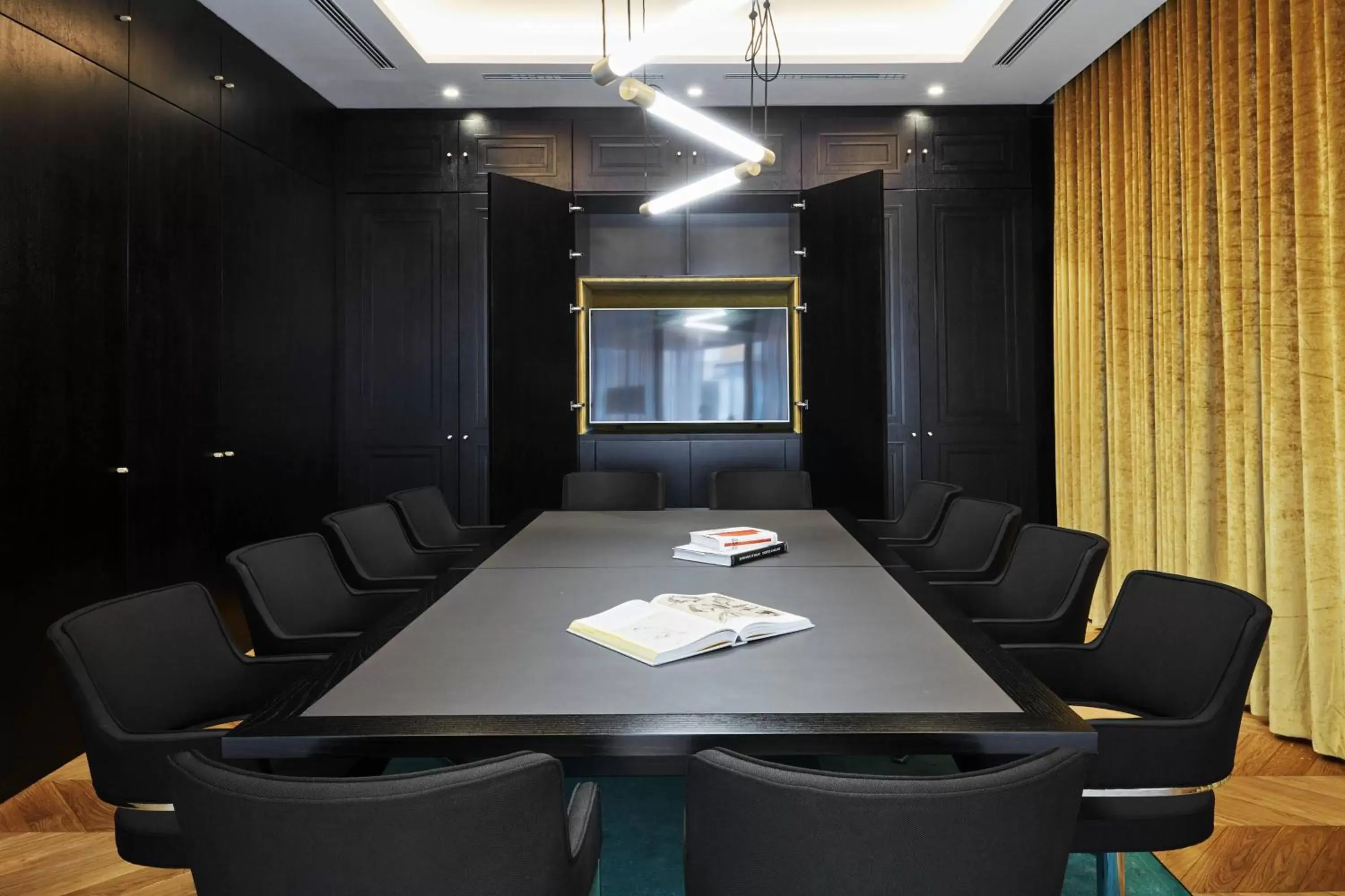 Meeting/conference room in Roomers Munich, Autograph Collection