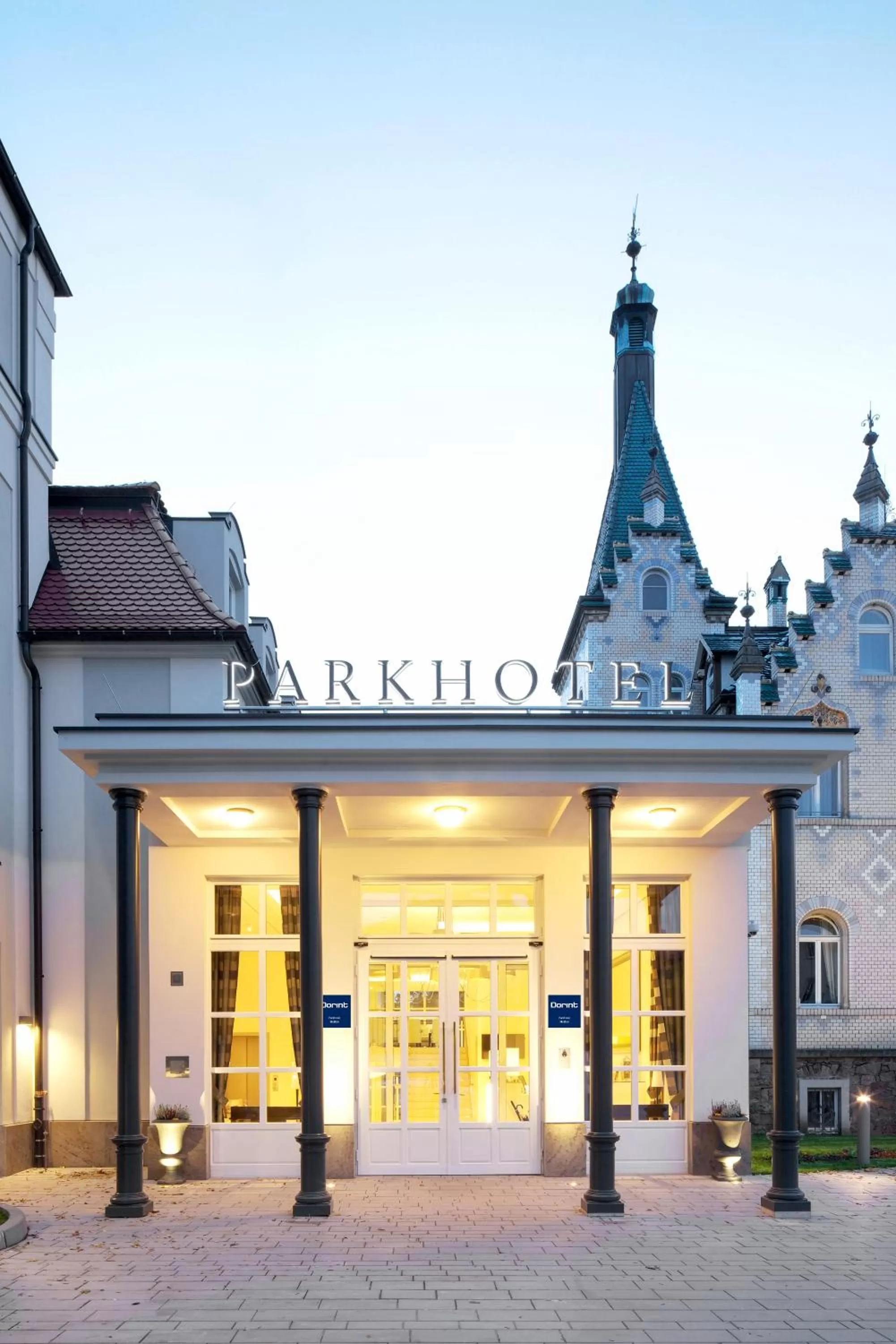 Facade/entrance in Dorint Parkhotel Meißen