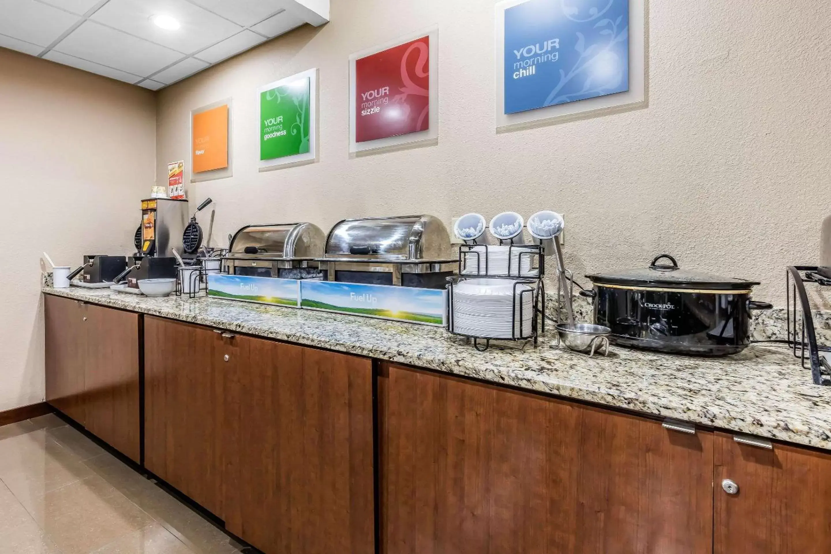 Restaurant/places to eat, Kitchen/Kitchenette in Comfort Inn & Suites Airport-American Way Memphis