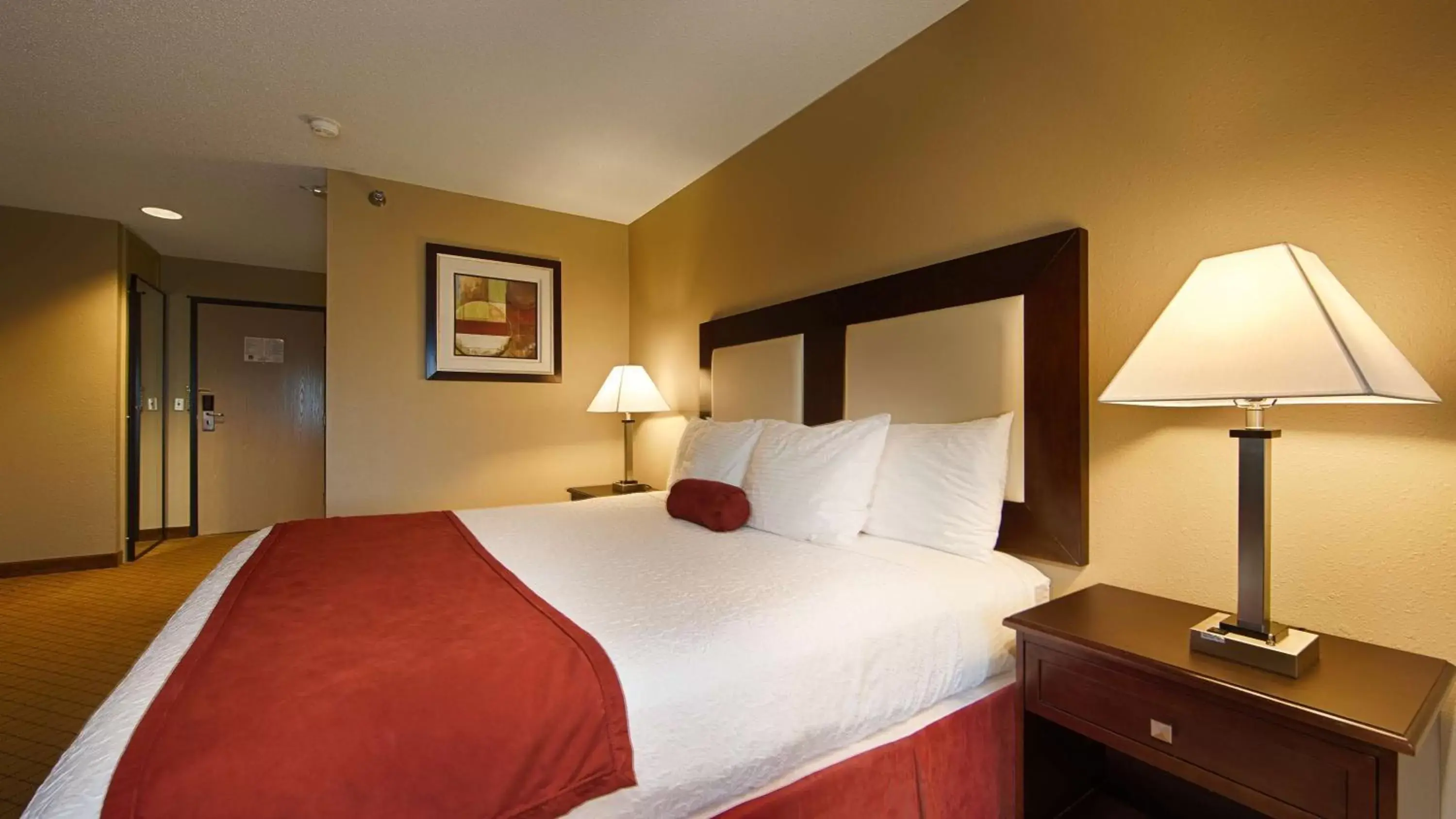 Photo of the whole room, Bed in Best Western Macomb Inn