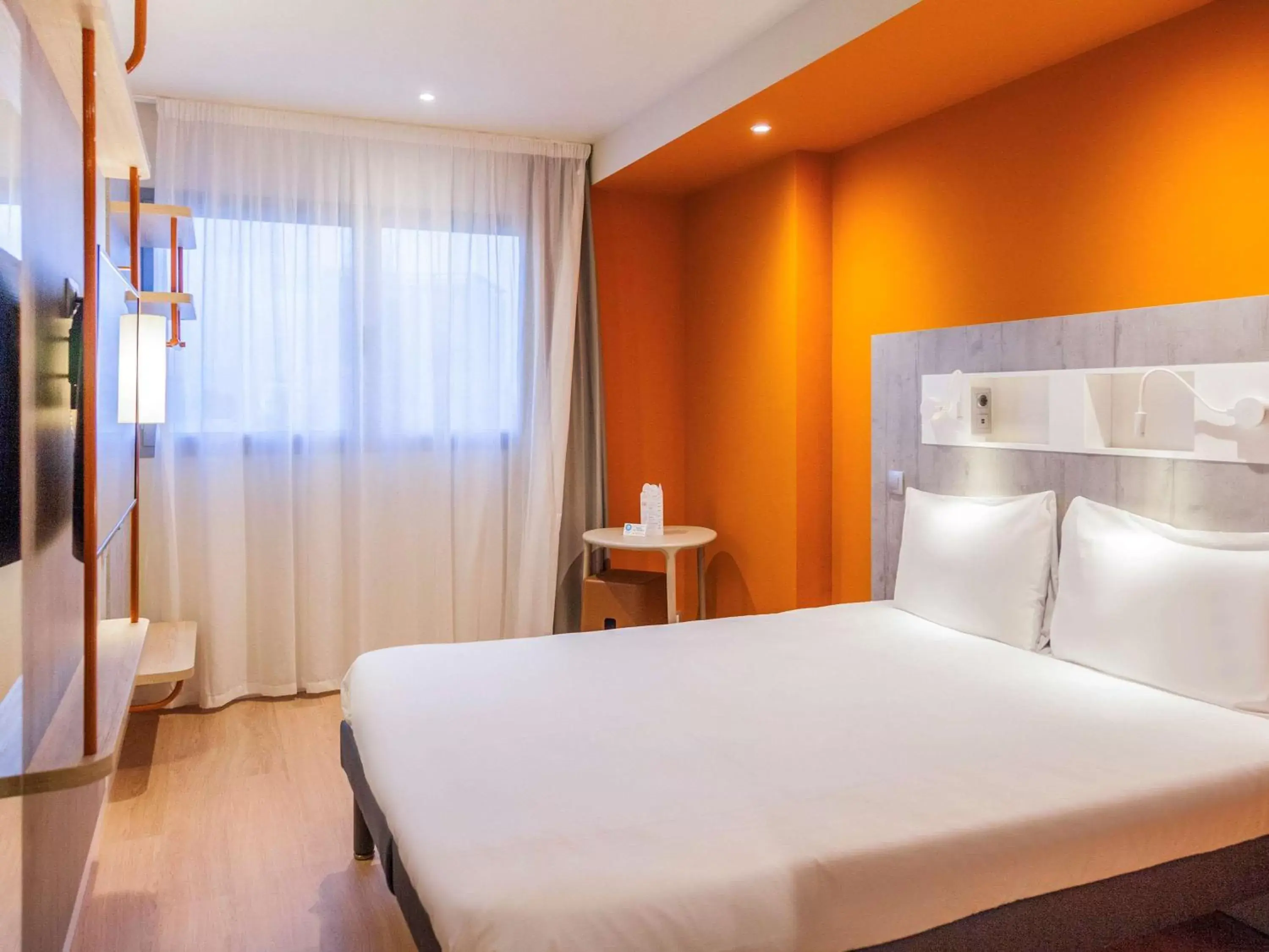 Photo of the whole room, Bed in ibis budget Huerta De Murcia