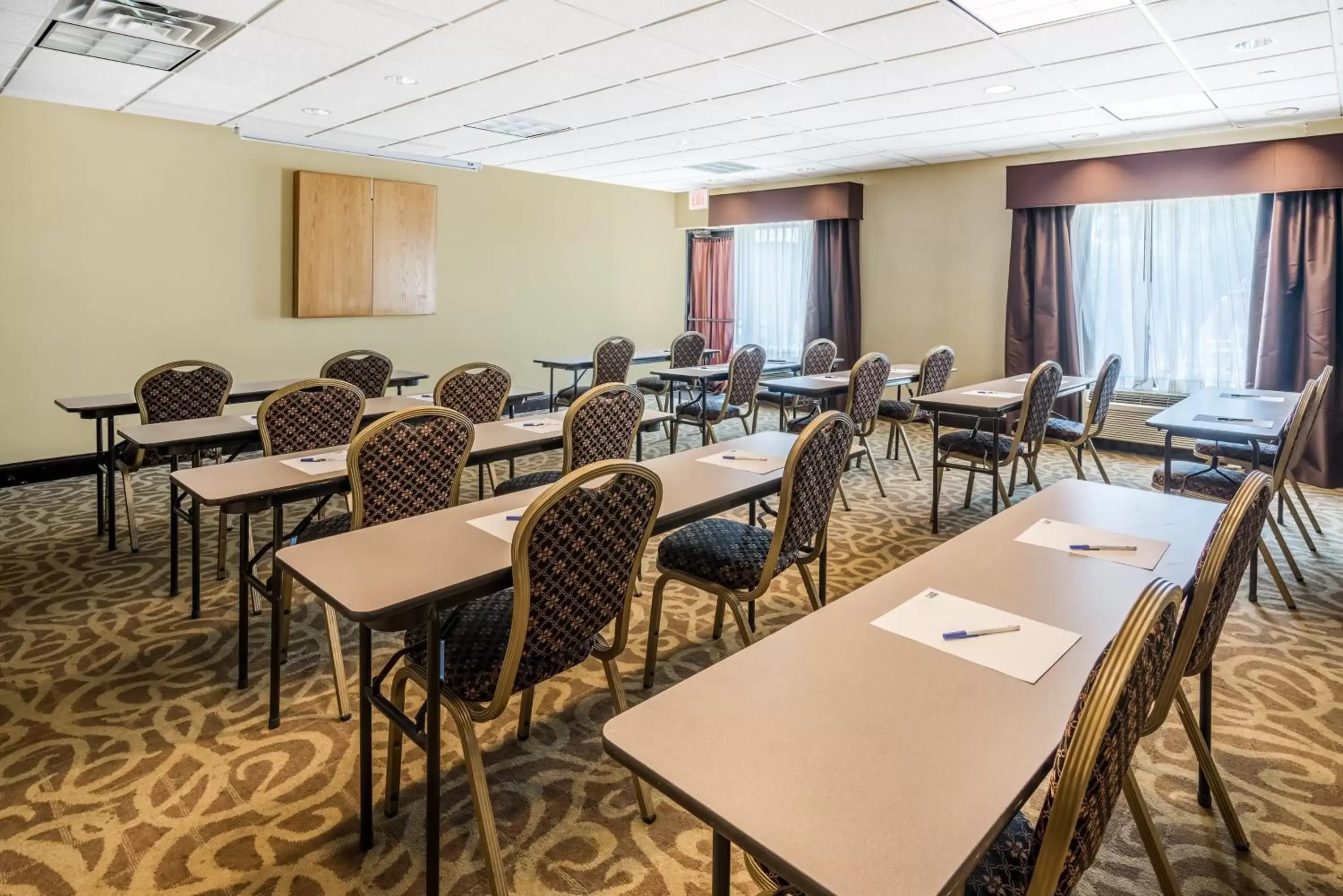 Meeting/conference room in Holiday Inn Express Hotel & Suites-North East, an IHG Hotel