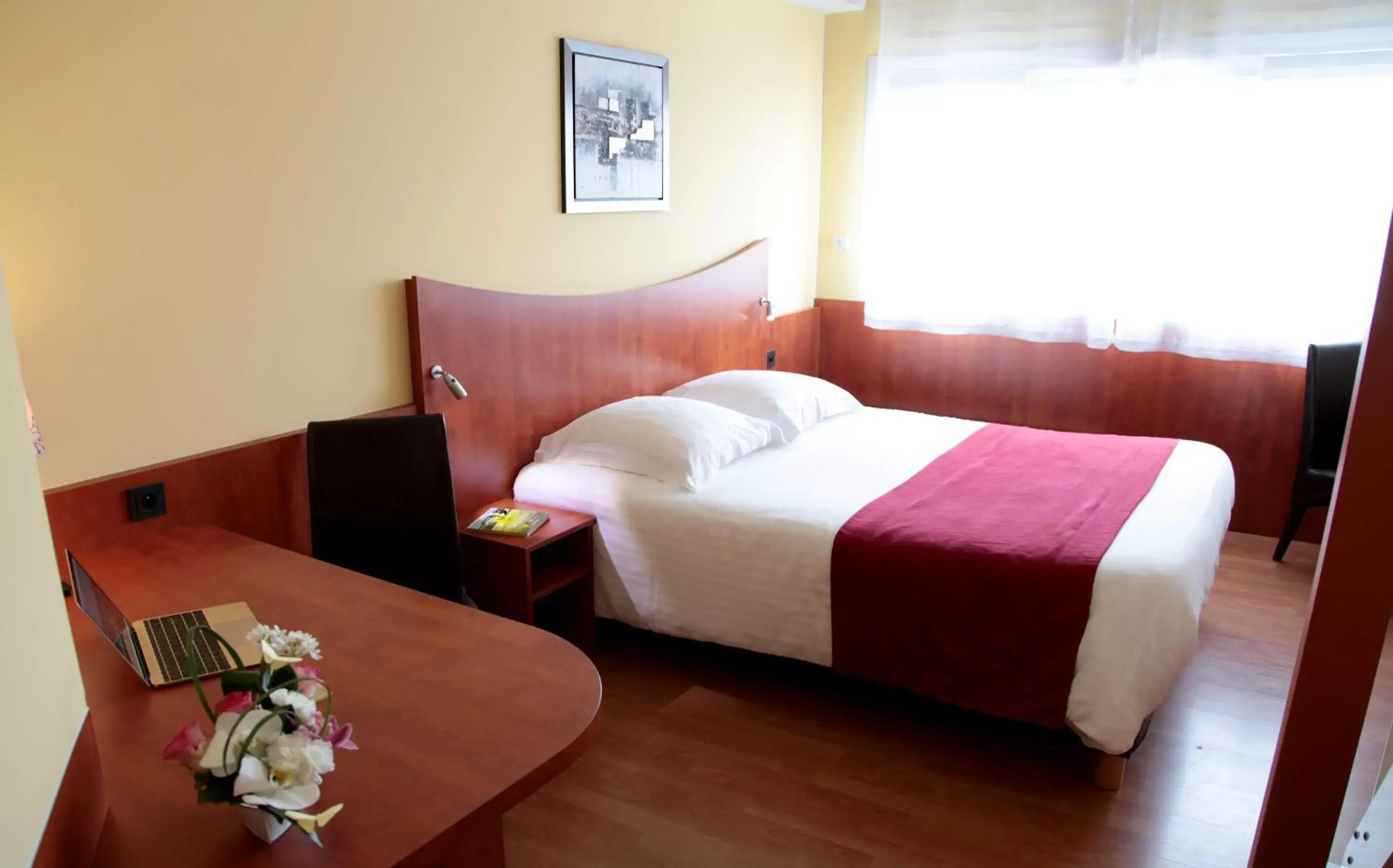 Bed in Logis Hotel Center