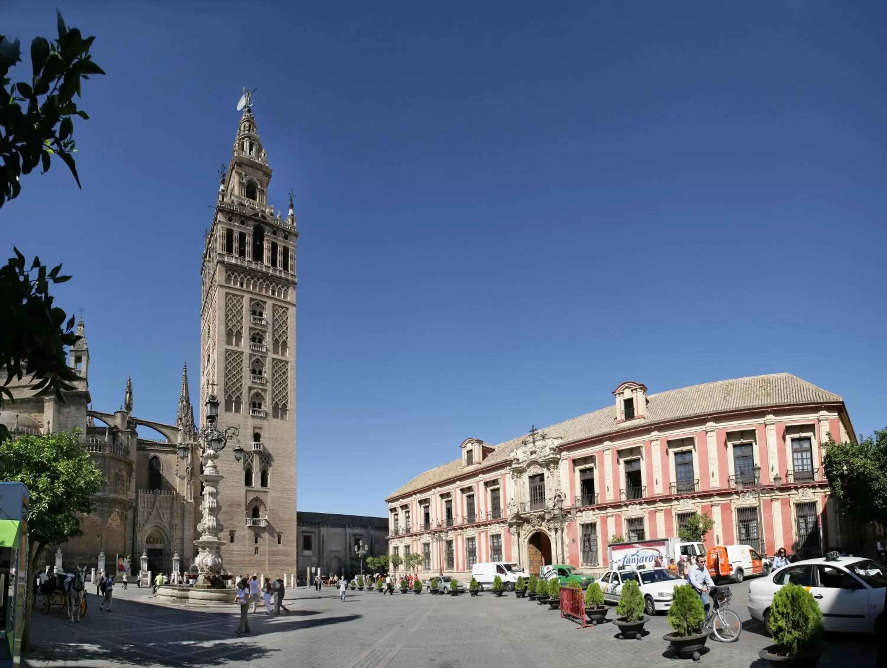 Nearby landmark, Property Building in Casa Patio del Siglo XIX