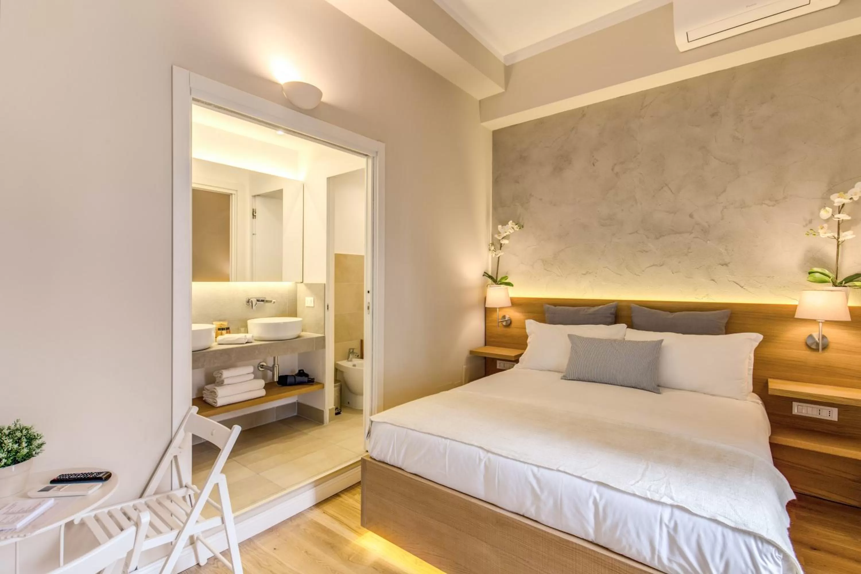 Bedroom, Bed in The Spanish Suite Campo de' Fiori