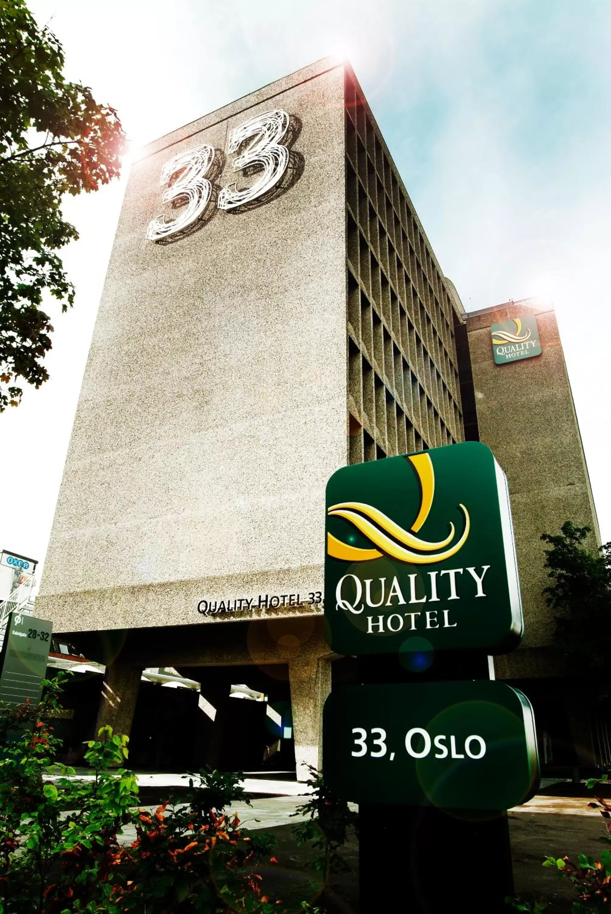 Facade/entrance, Property Logo/Sign in Quality Hotel 33