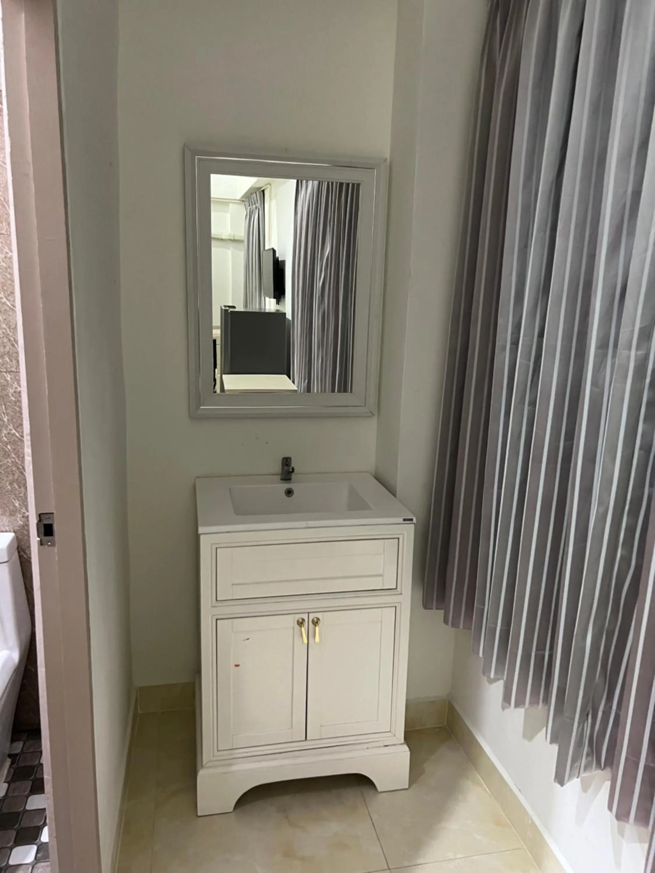 Area and facilities in Mall Suites Hotel