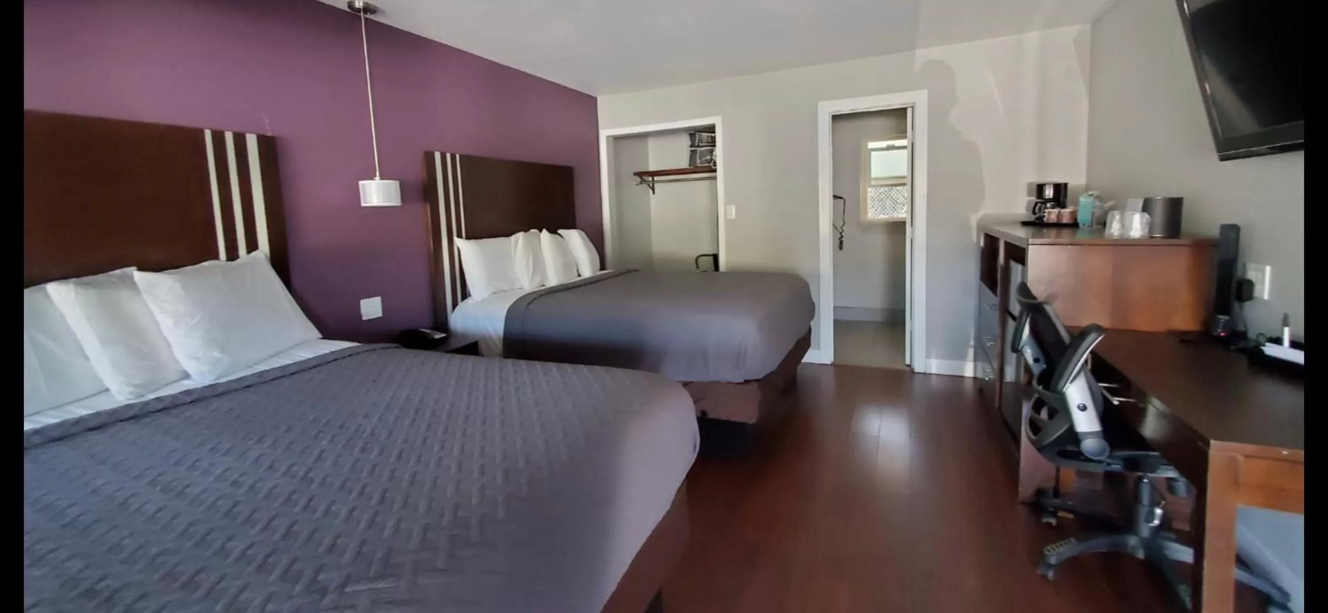 Bed in Muir Lodge Motel