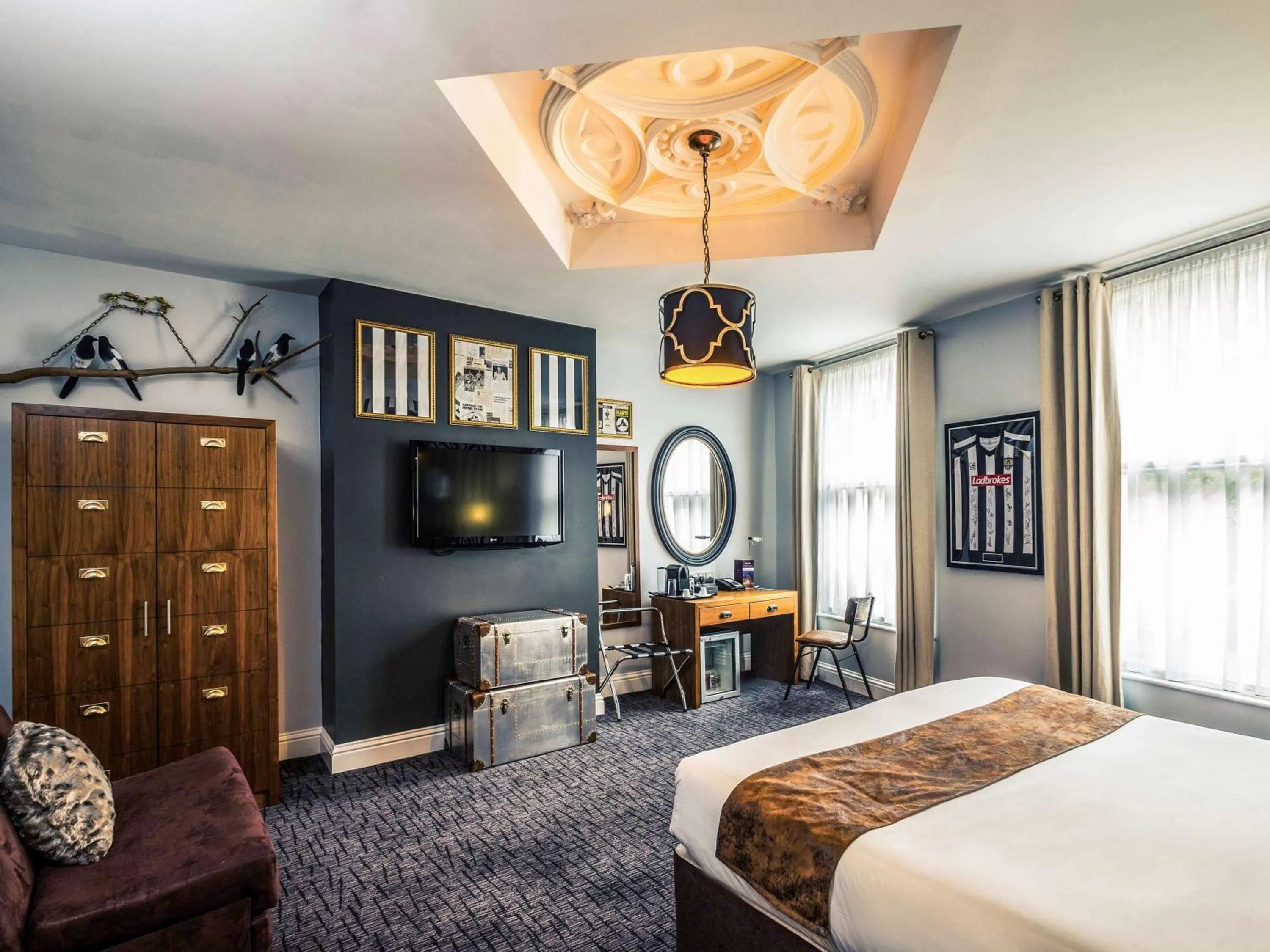 Photo of the whole room, Bed in Mercure Nottingham City Centre Hotel