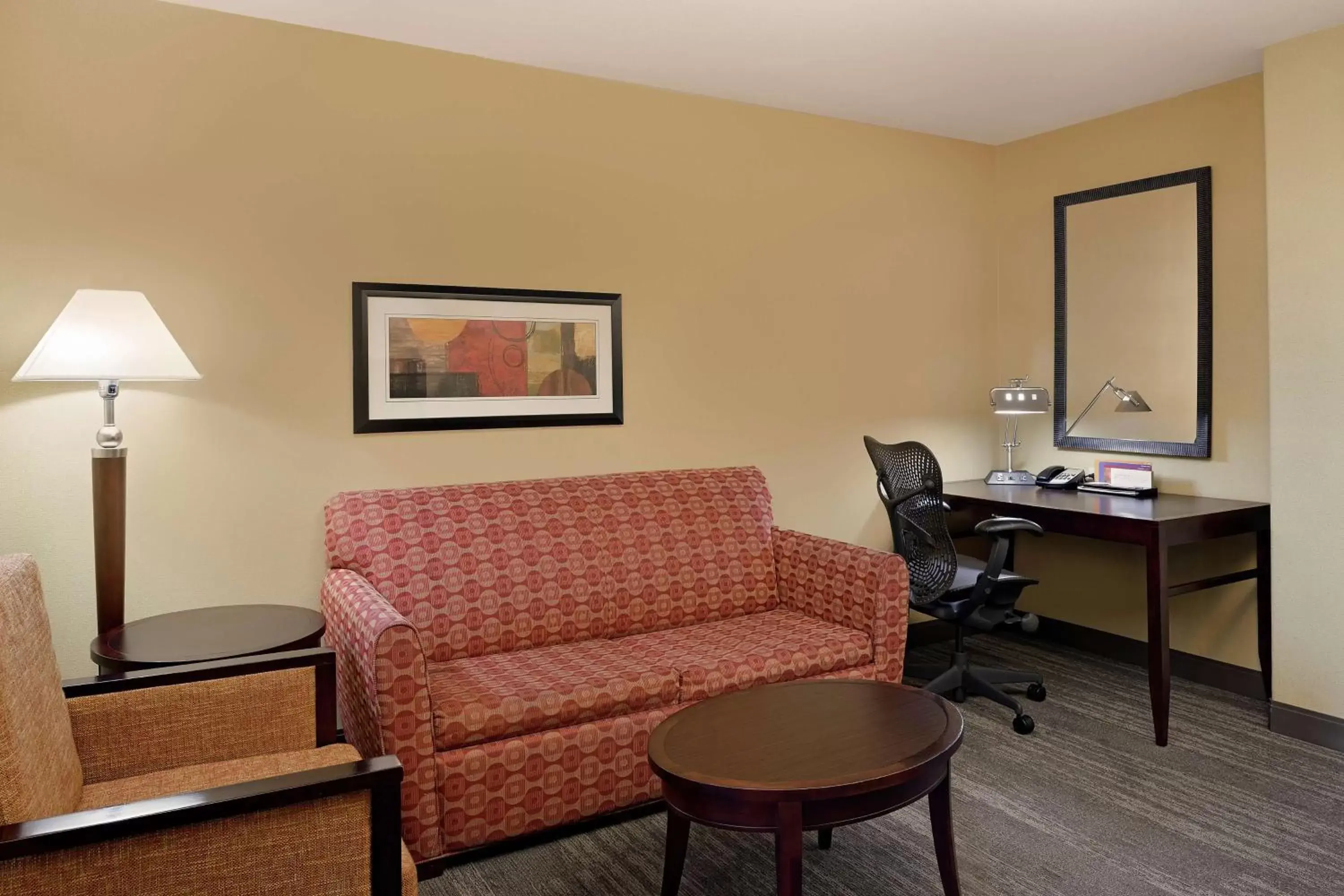 Bedroom, Seating Area in Hilton Garden Inn Fontana